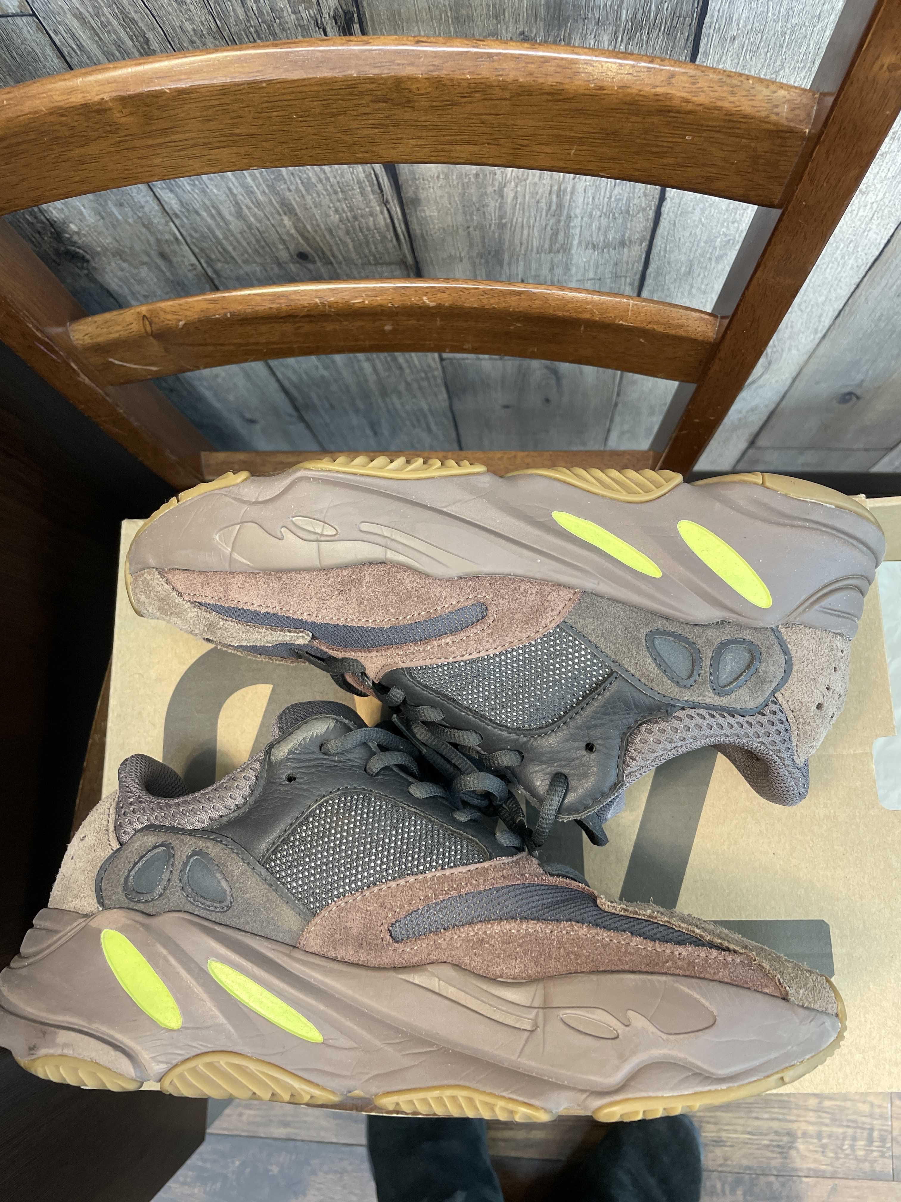 YEEZY BOOST 700 WAVE RUNNER DARK GREY