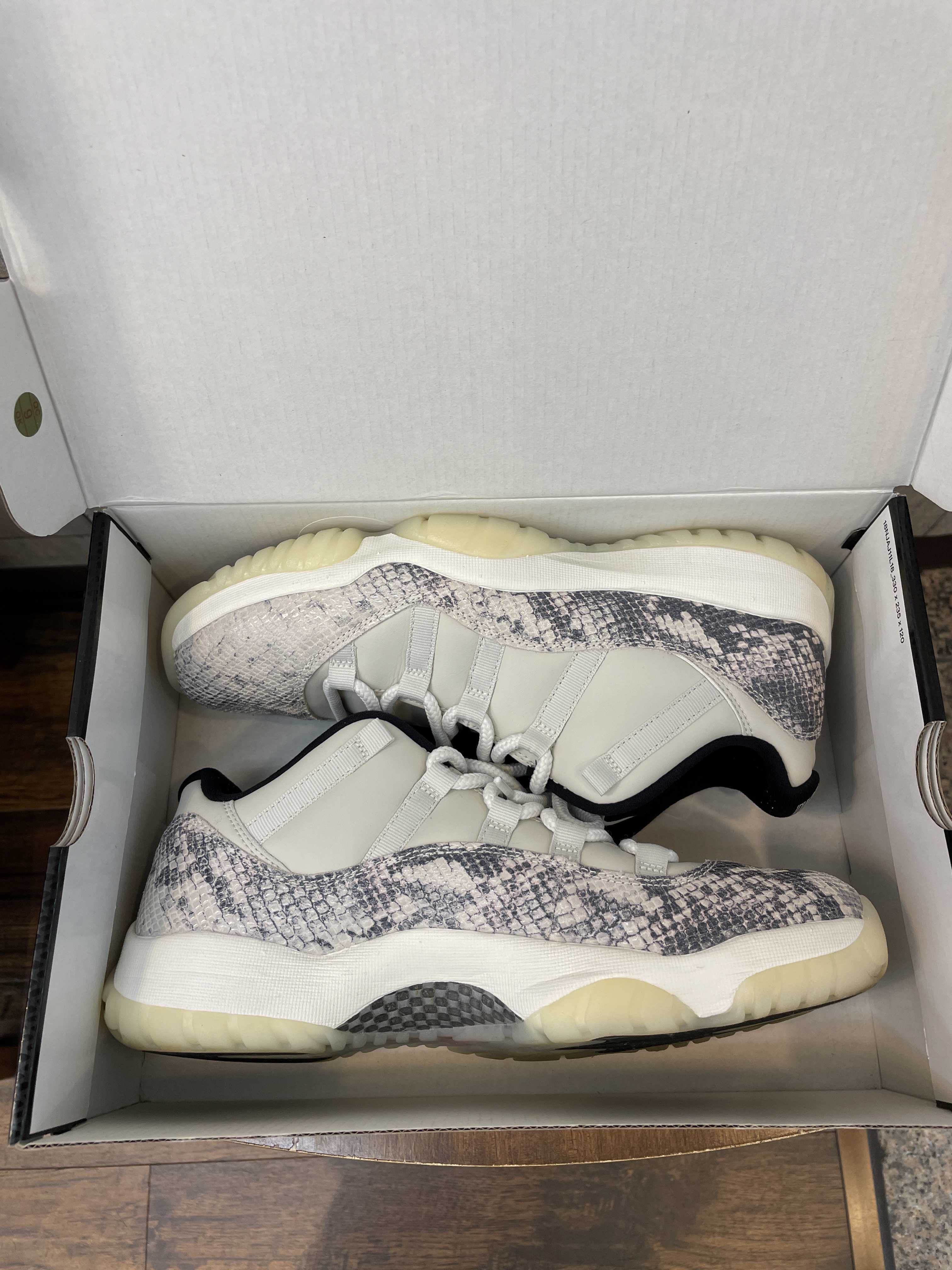 Nike Air Jordan 11 Low Snakeskin "Light Bone/University Red/Sail/Black"