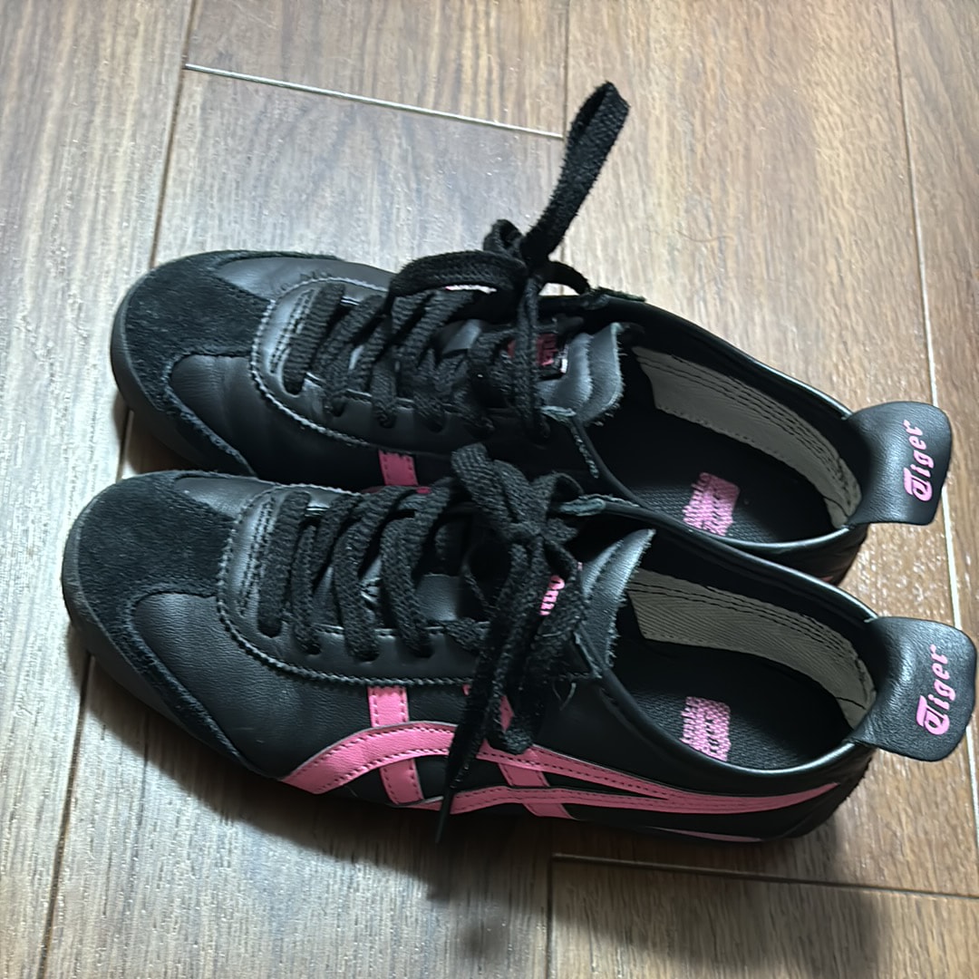 Onitsuka Tiger Mexico 66 "Black/Dragon Fruit"