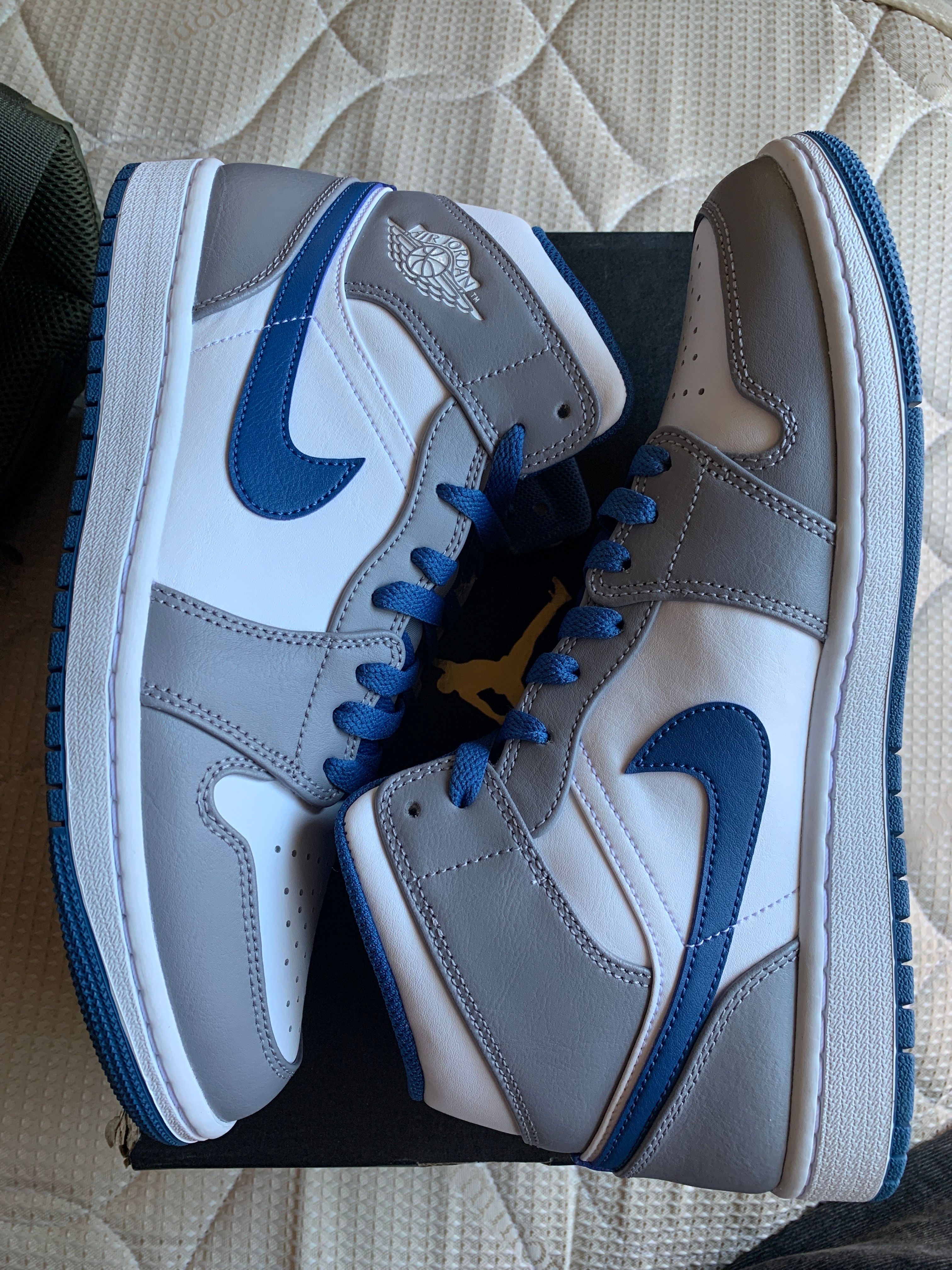 Nike Air Jordan 1 Mid "True Blue"