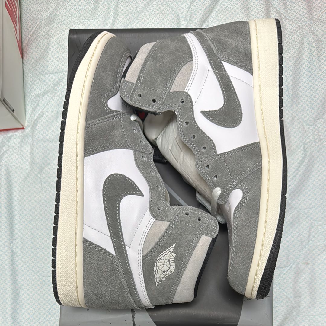 Nike Air Jordan 1 Retro High OG "Black and Smoke Grey"