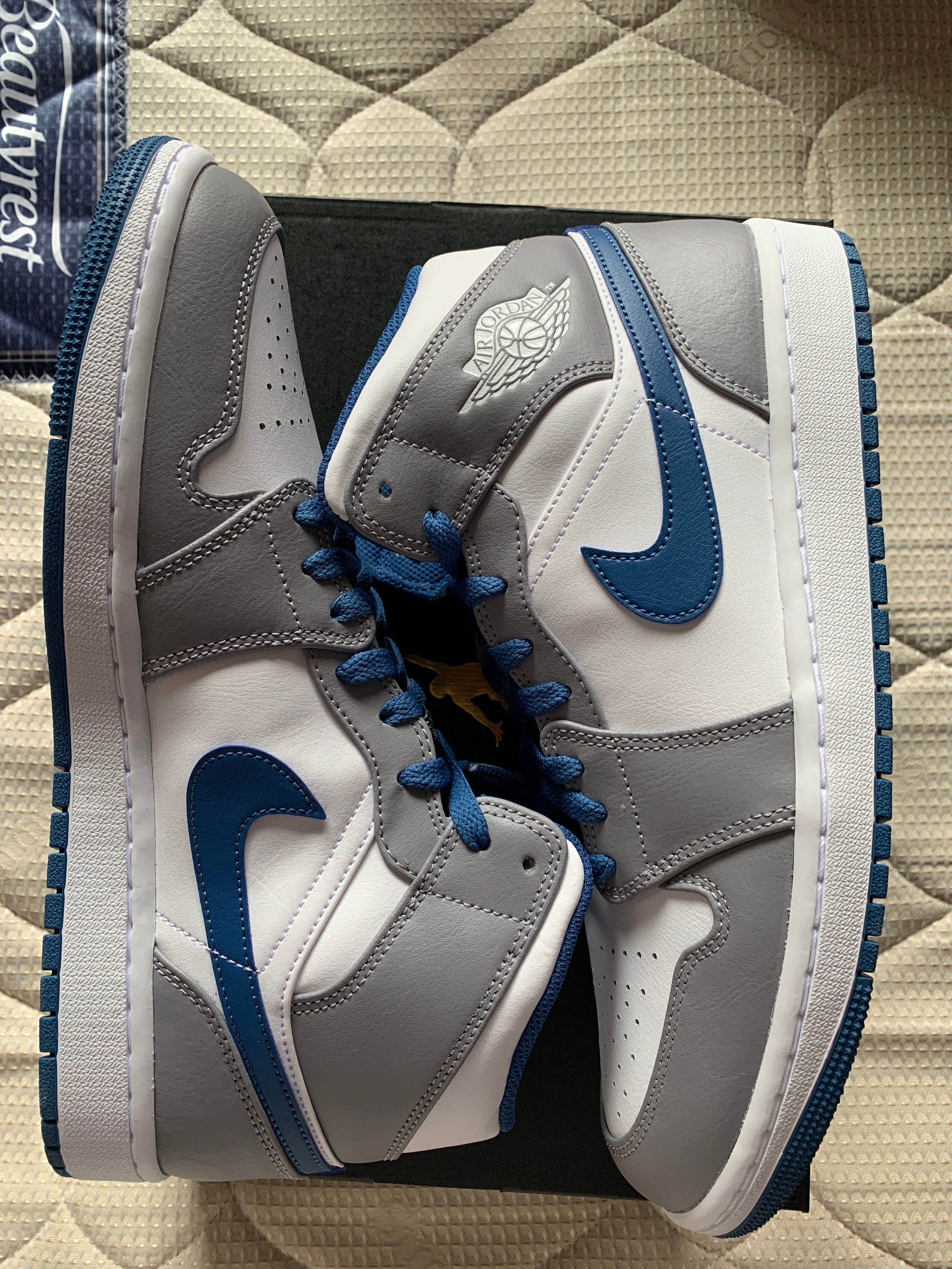 Nike Air Jordan 1 Mid "True Blue"