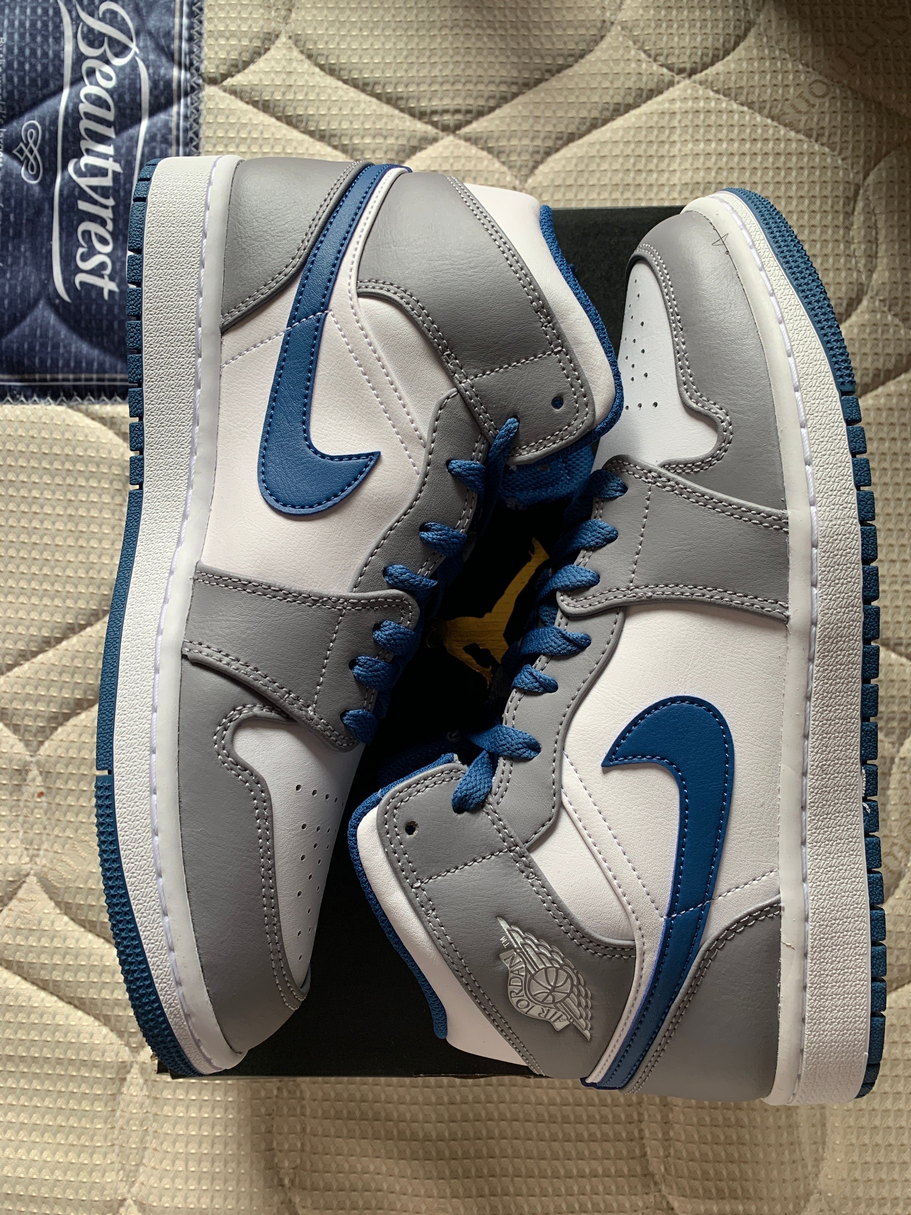 Nike Air Jordan 1 Mid "True Blue"