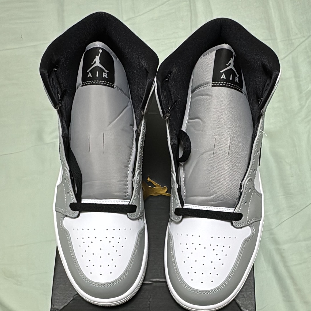 Nike Air Jordan 1 Mid "Light Smoke Grey/White/Black"