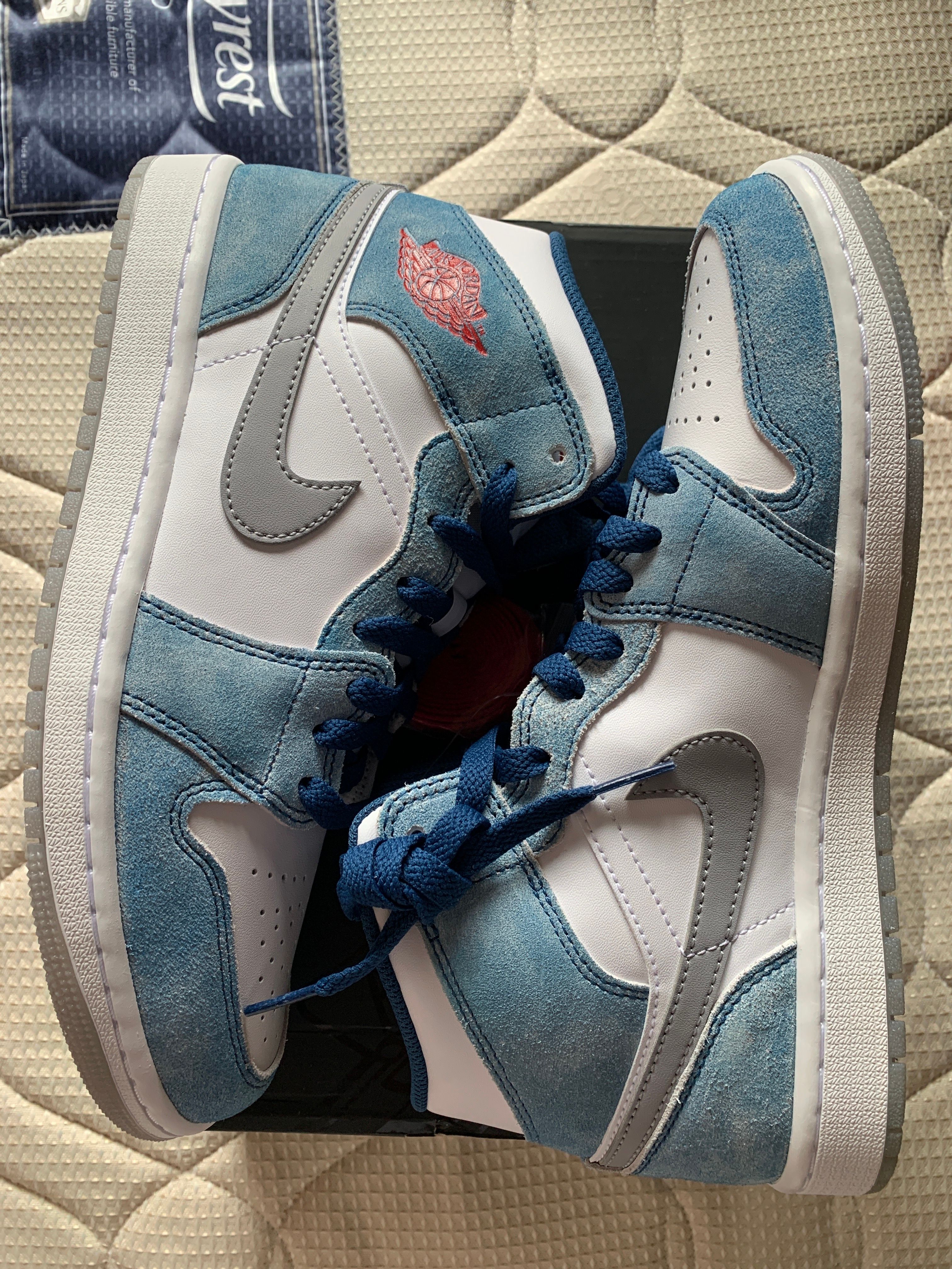 Nike Air Jordan 1 Mid SE "White/Hyper Royal/Red"