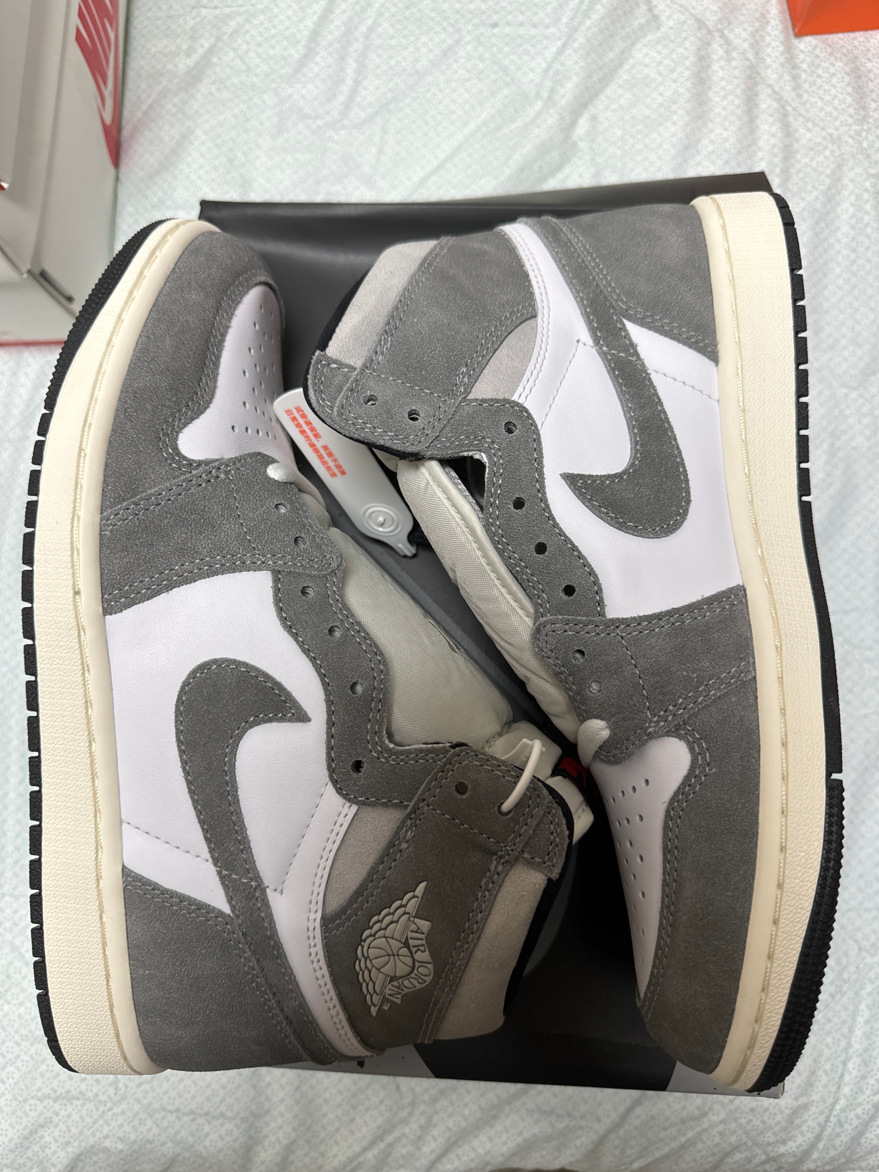 Nike Air Jordan 1 Retro High OG "Black and Smoke Grey"
