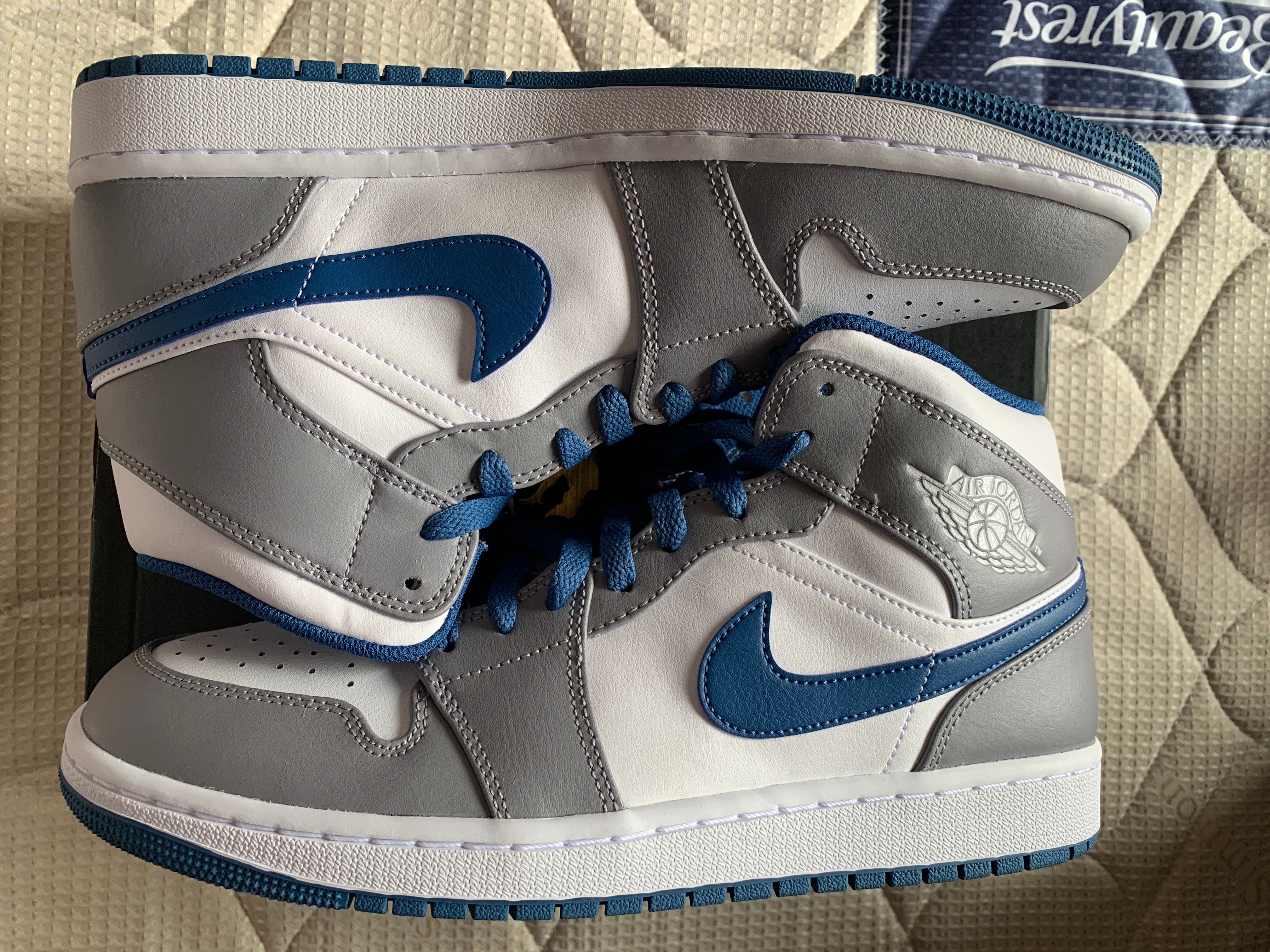Nike Air Jordan 1 Mid "True Blue"