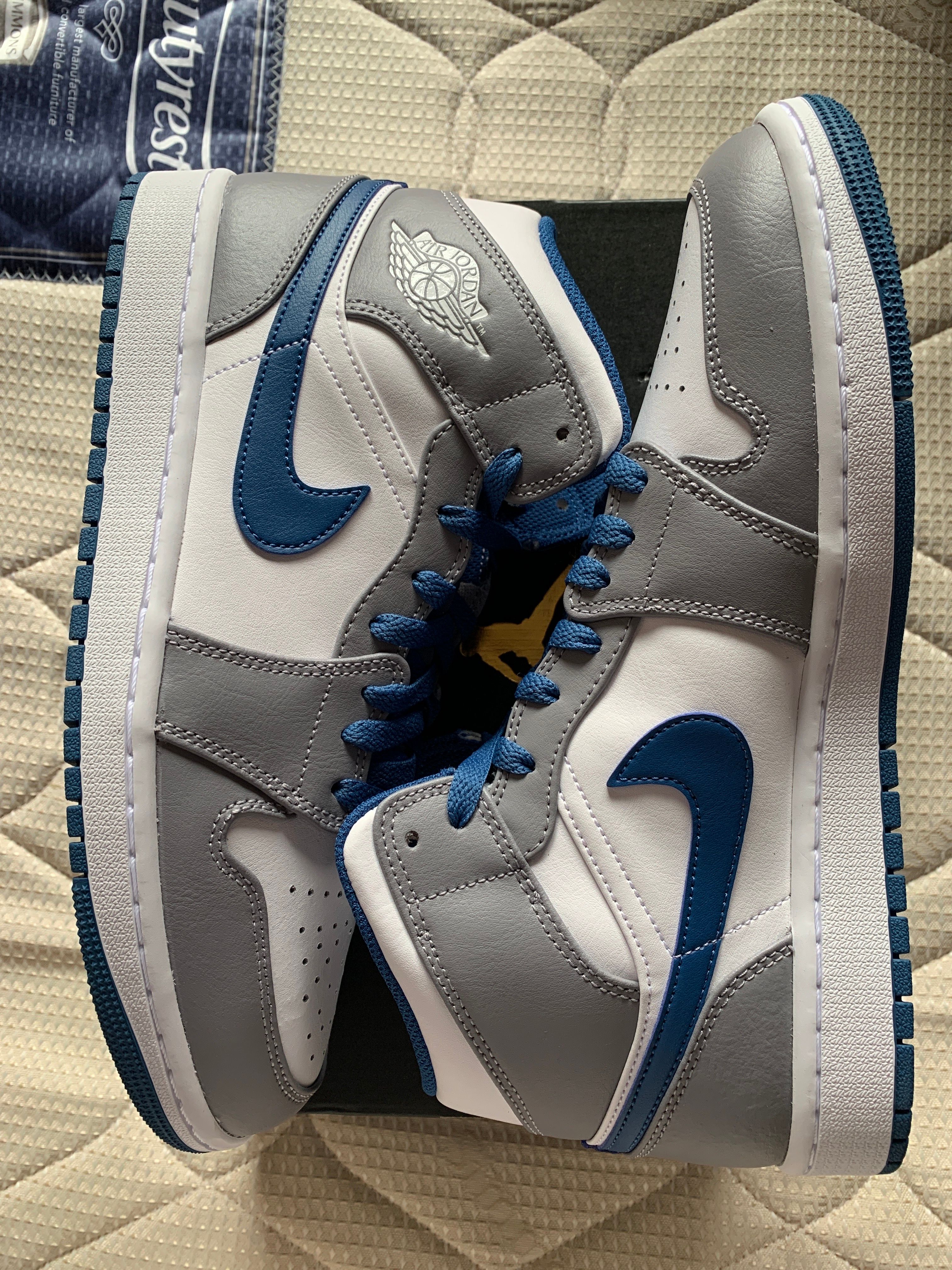 Nike Air Jordan 1 Mid "True Blue"