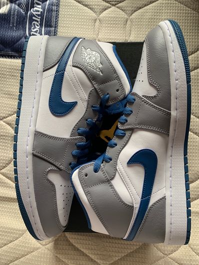 Nike Air Jordan 1 Mid "True Blue"