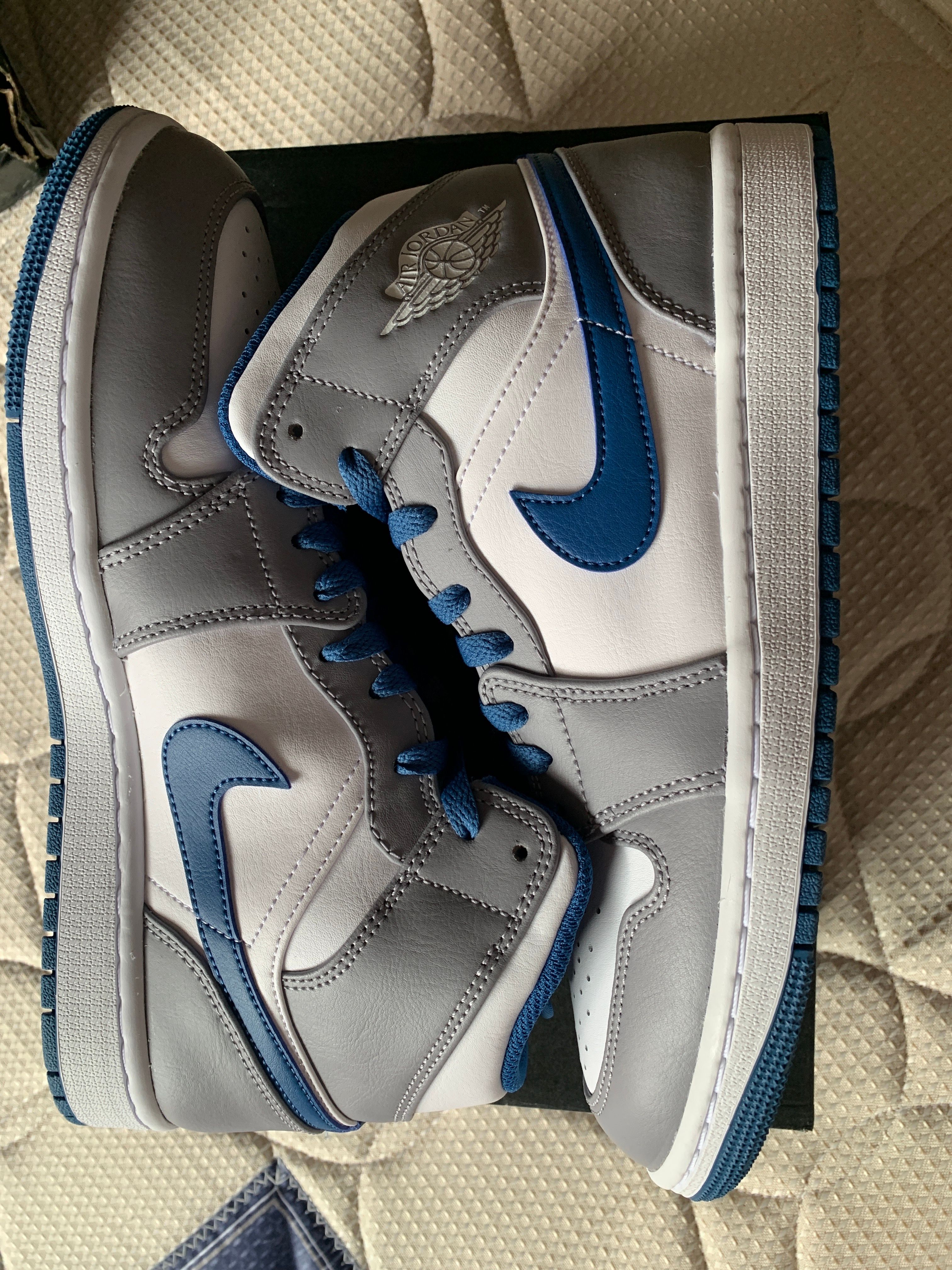 Nike Air Jordan 1 Mid "True Blue"