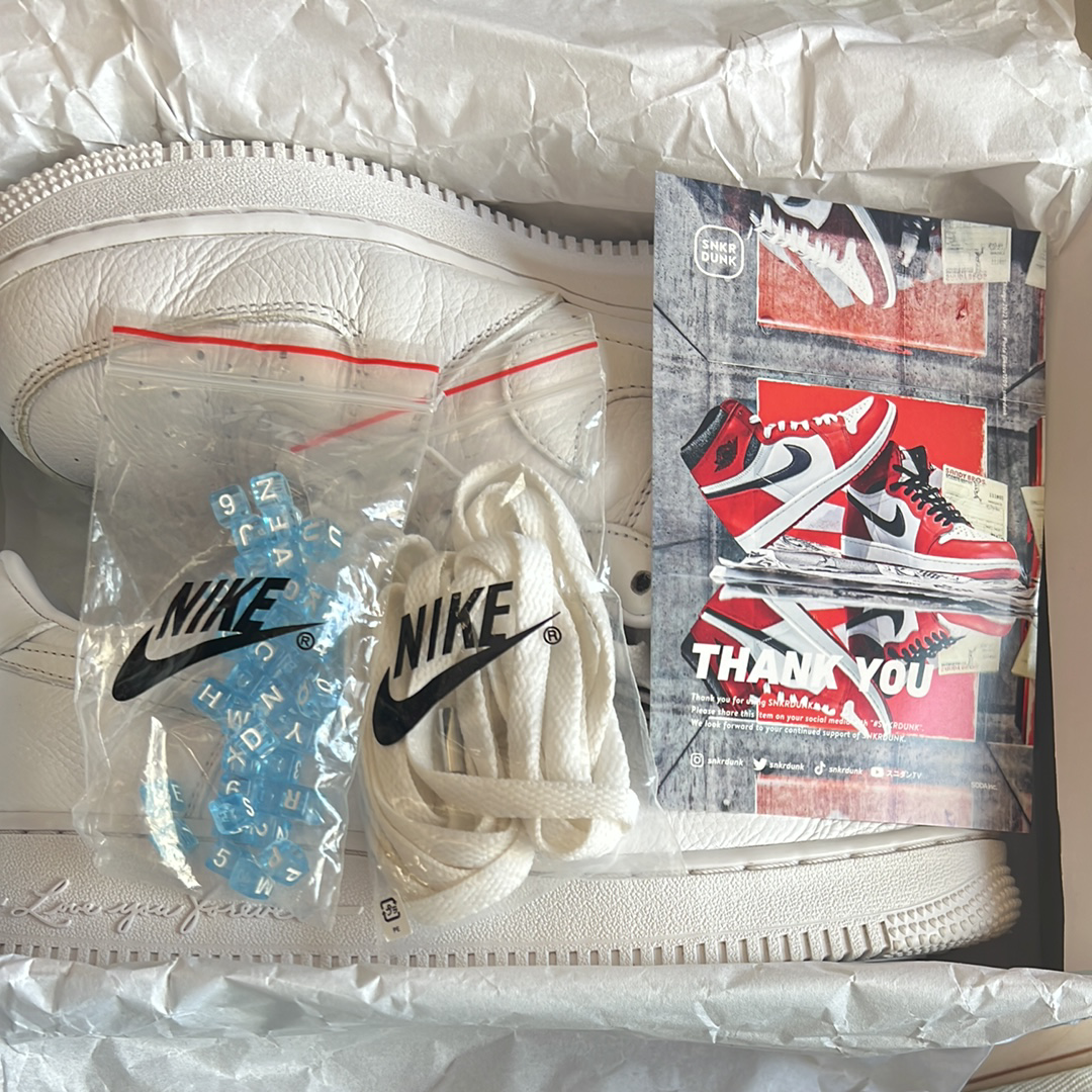 ドレイク ノクタ × ナイキ エアフォース1 ロー "ラブ ユー フォーエバー/ホワイト"