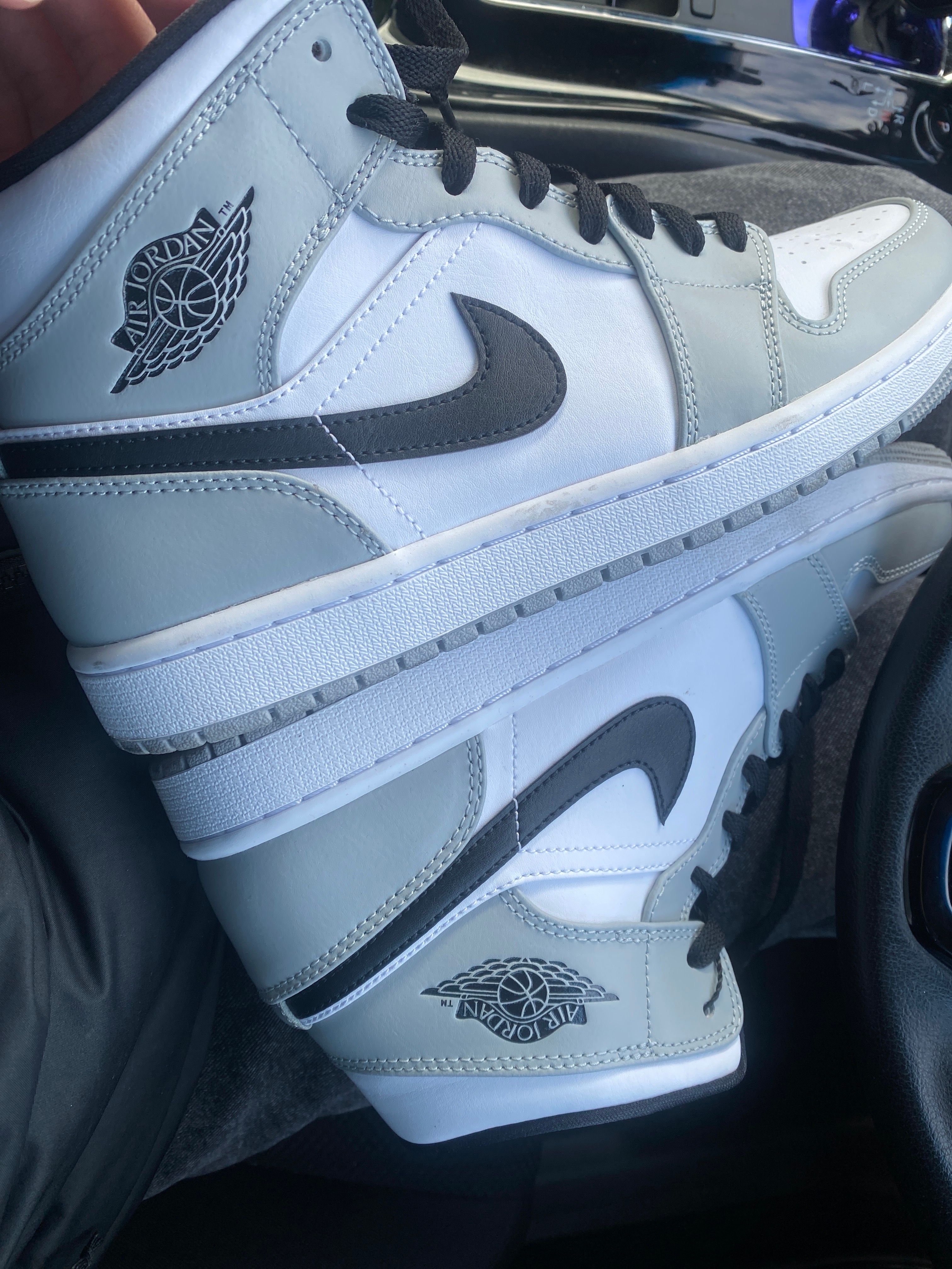 Nike Air Jordan 1 Mid "Light Smoke Grey/White/Black"