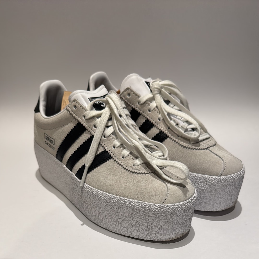 アディダス ウィメンズ ガゼル アップ "フットウェアホワイト/コアホワイト/コアブラック"