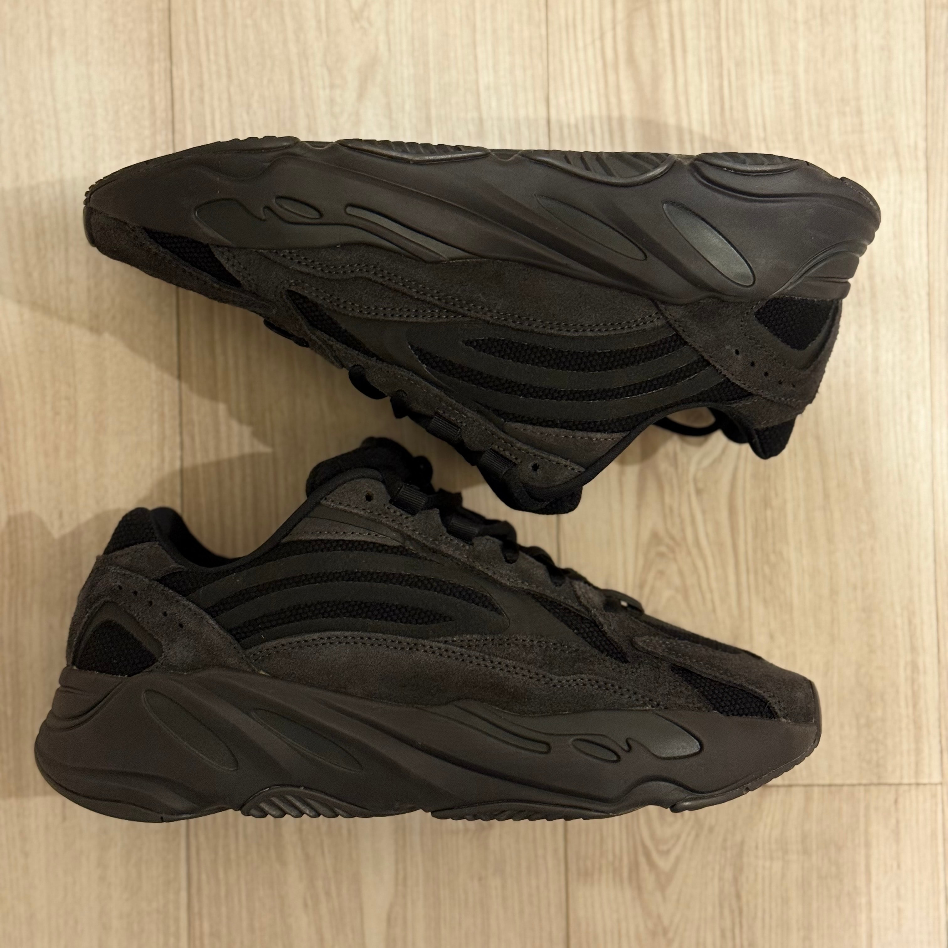 adidas YEEZY BOOST 700 V2 "Vanta"