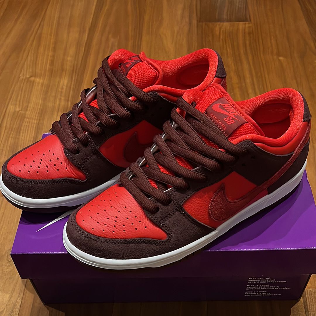 Nike SB Dunk Low "Cherry"