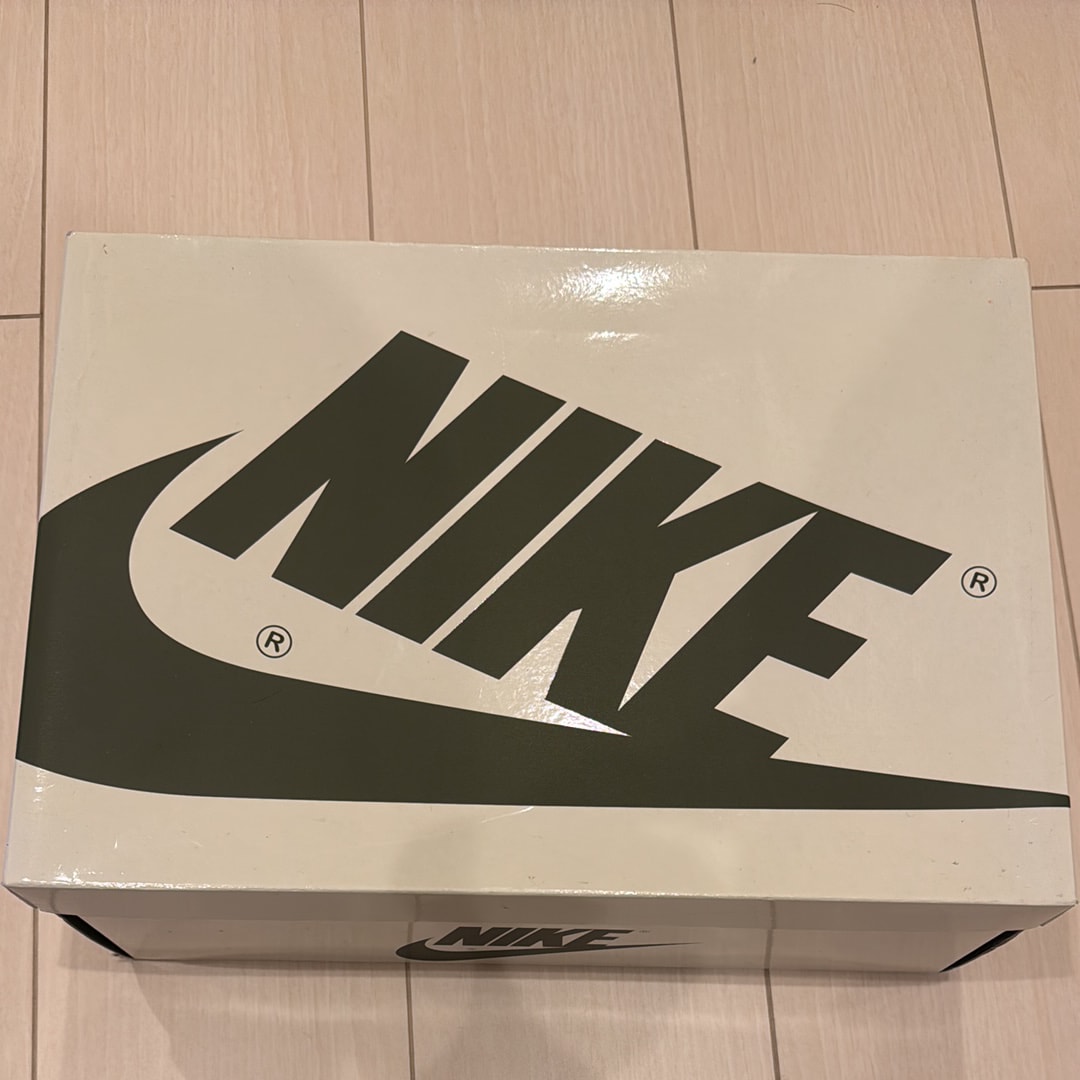 トラヴィススコット × ナイキ ウィメンズ エアジョーダン1 ロー OG "ミディアム オリーブ"