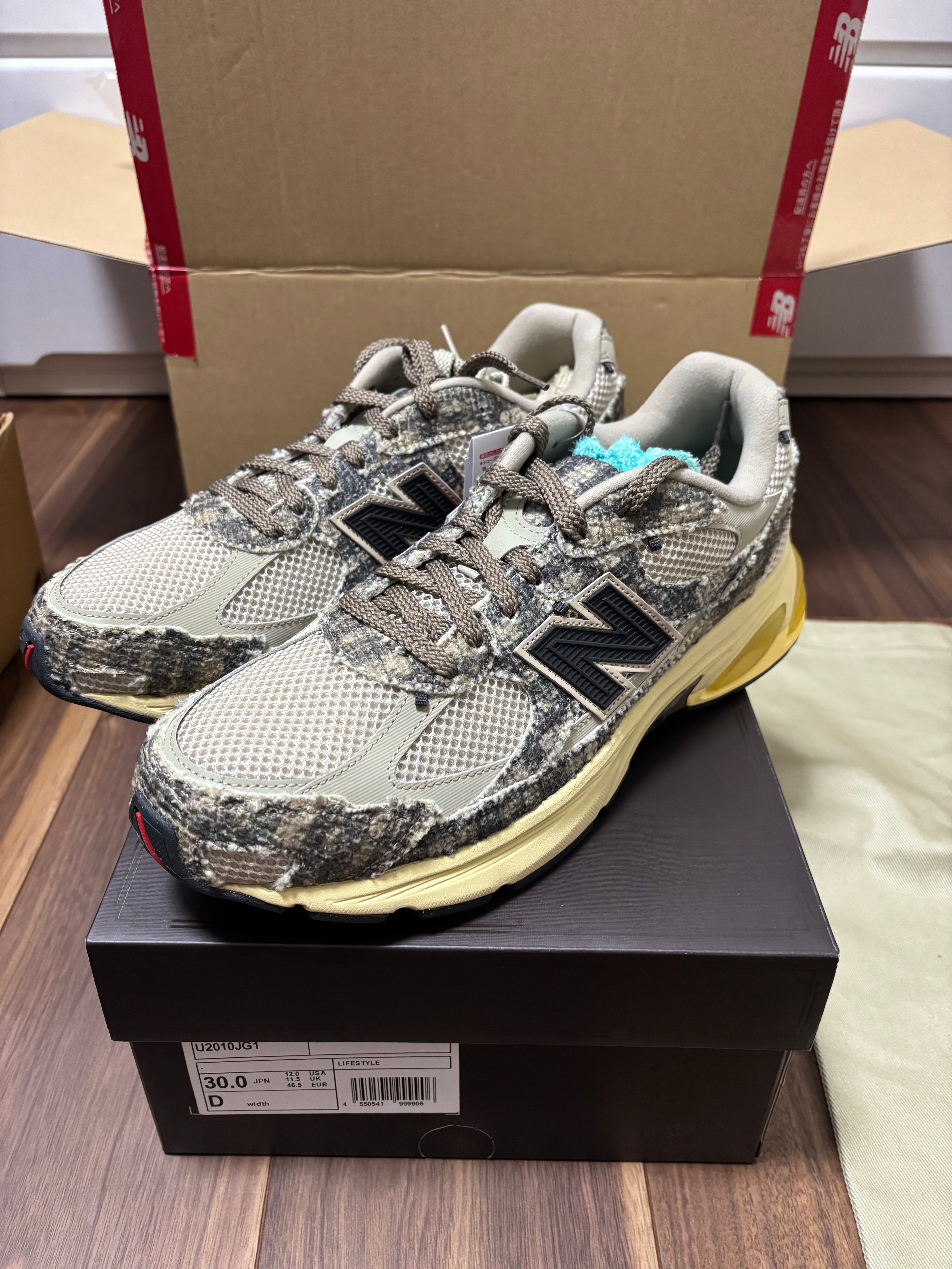 ジョー・フレッシュグッズ × ニューバランス 2010 "バッグレディ"