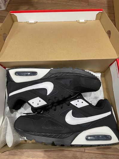 Nike air max 2025 ivo black white