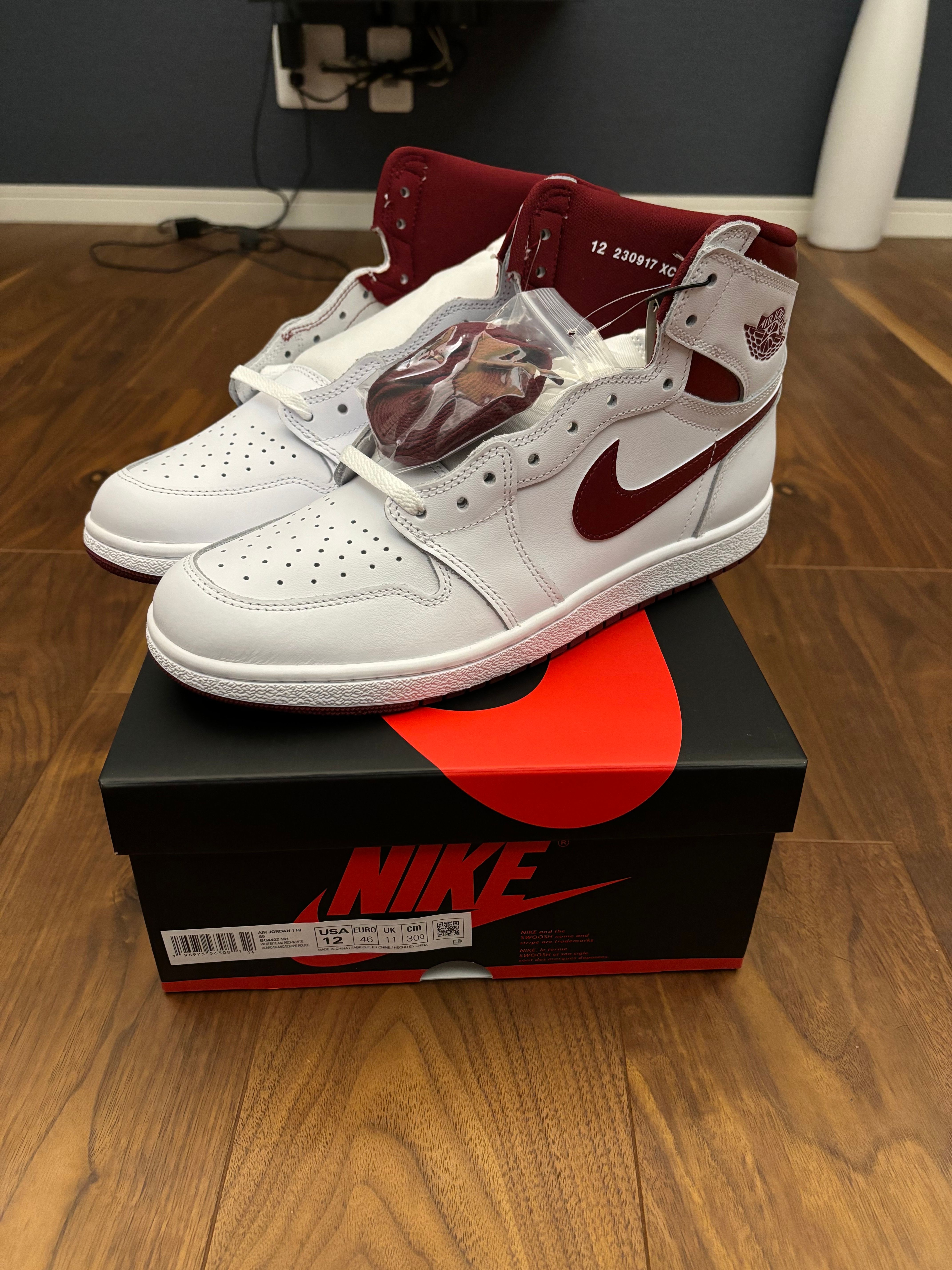 Nike Air Jordan 1 High '85 "Metallic Burgundy"