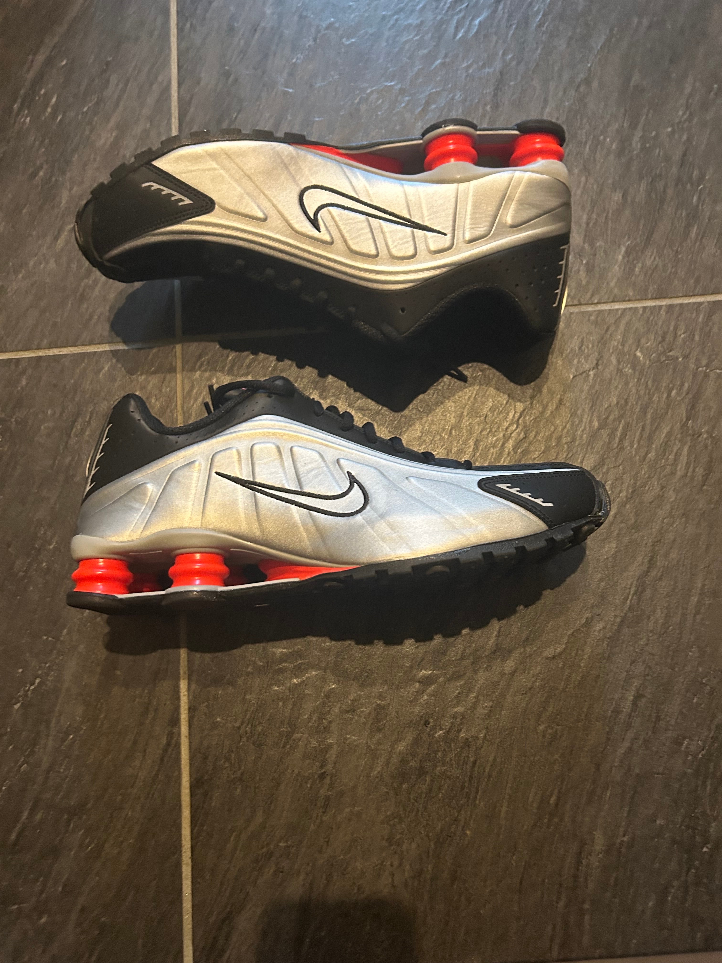Nike Shox R4 "Metallic Silver/Red" (2024) HQ1988-002