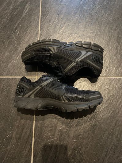 Nike Zoom Vomero 5 "Black"