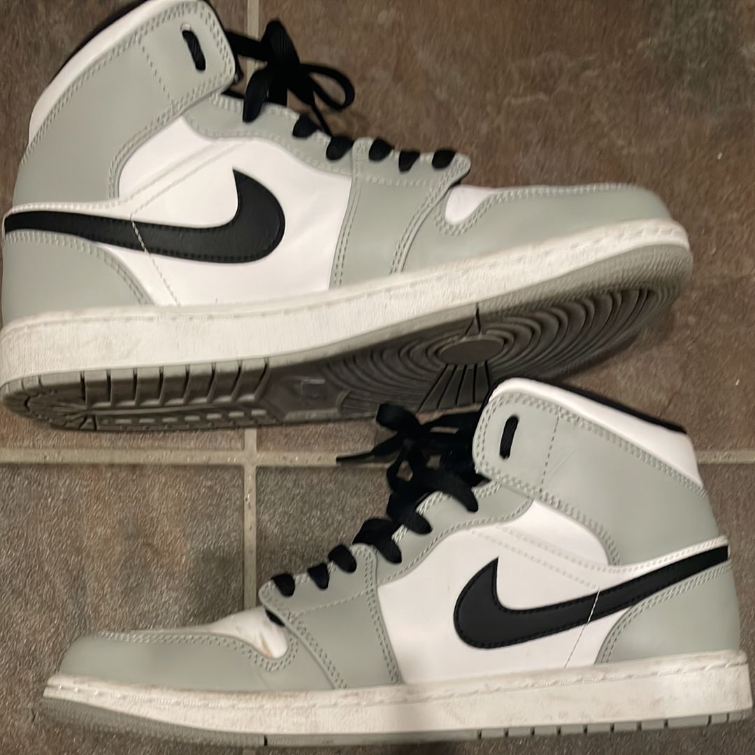 Nike Air Jordan 1 Mid "Light Smoke Grey/White/Black"