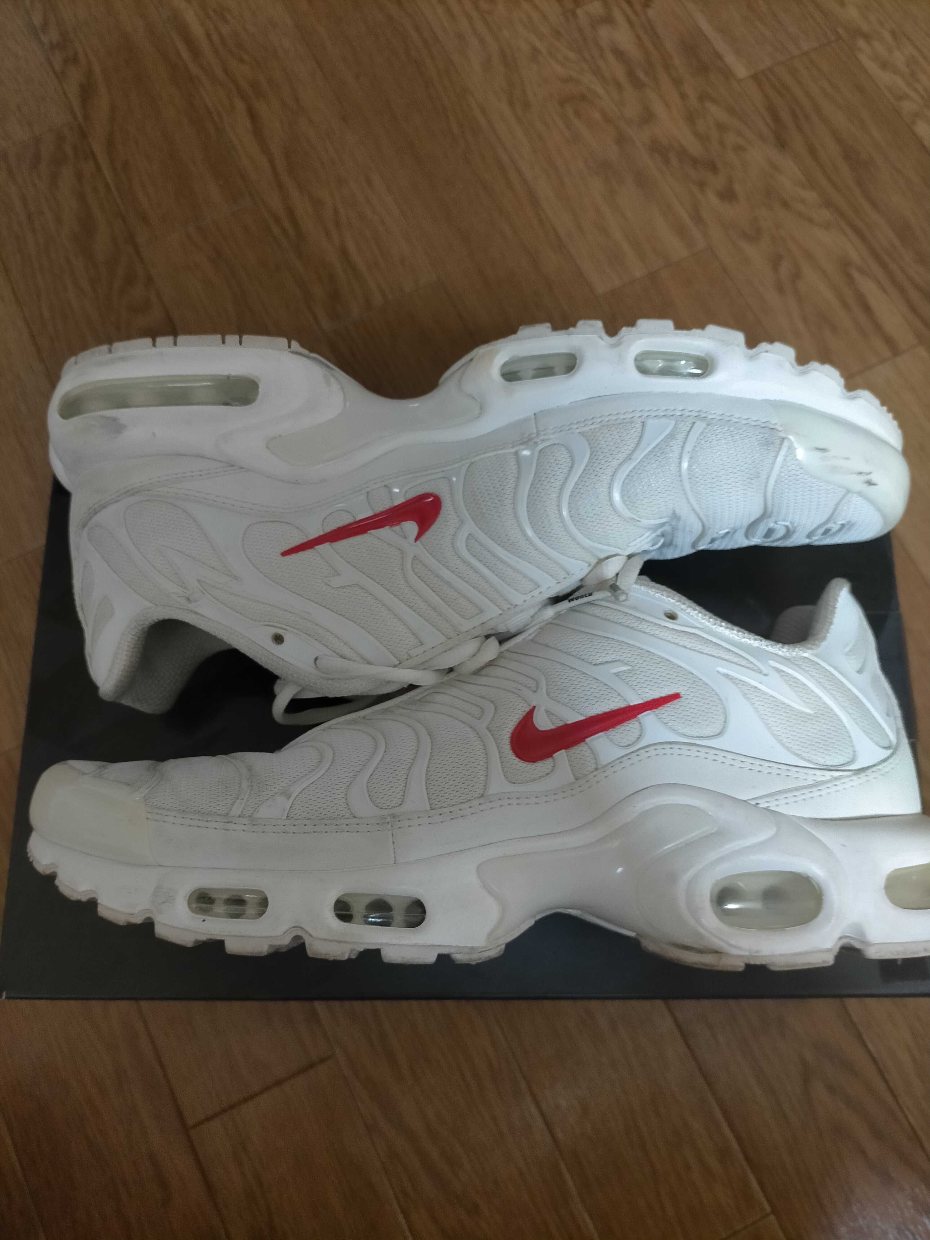 Supreme x Nike Air Max Plus TN "White/Speed Red"