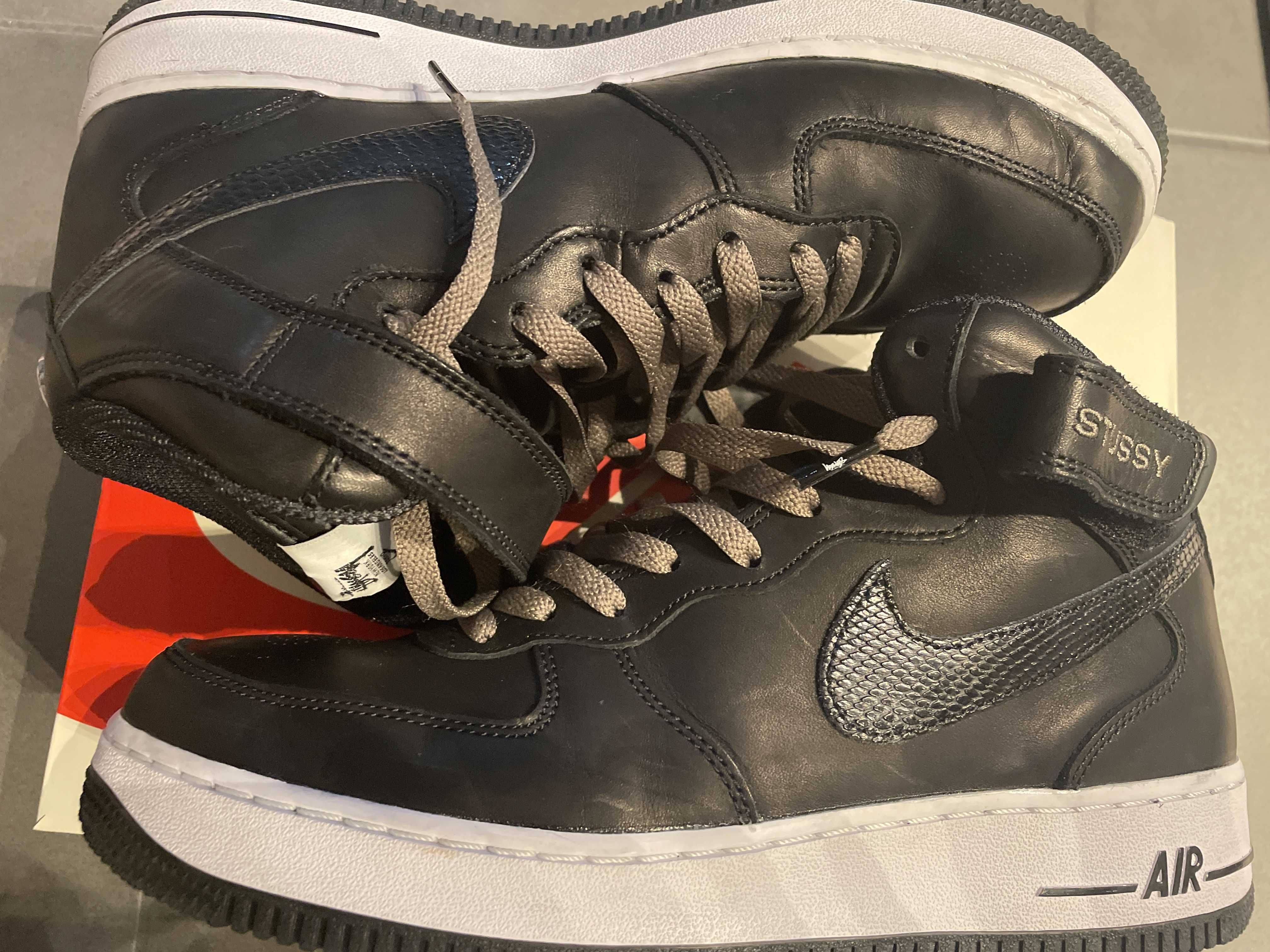 Stussy × Nike Air Force 1 Mid "Black/Black"