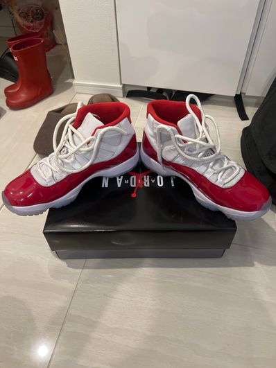 Nike Air Jordan 11 "Varsity Red"