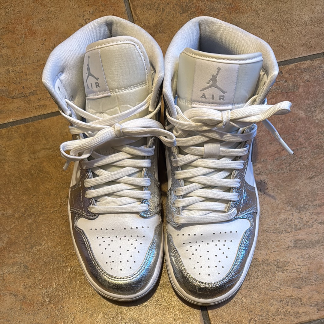 Nike Women's Air Jordan 1 Mid SE "Metallic Silver"