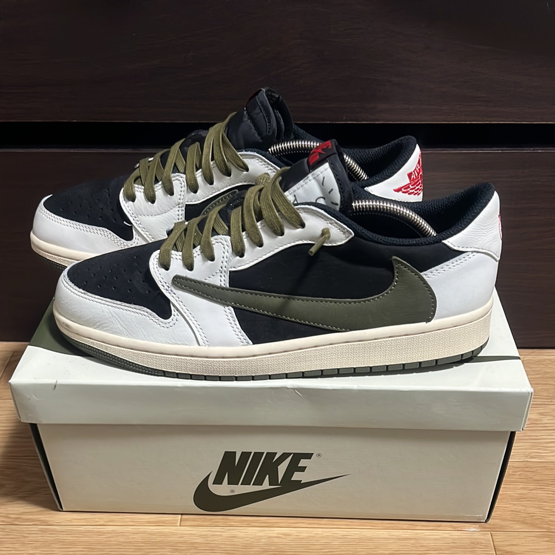 トラヴィススコット × ナイキ ウィメンズ エアジョーダン1 ロー OG "ミディアム オリーブ"