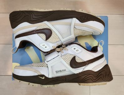 Travis Scott × Nike Zoom Field Jaxx "White and Light Chocolate"