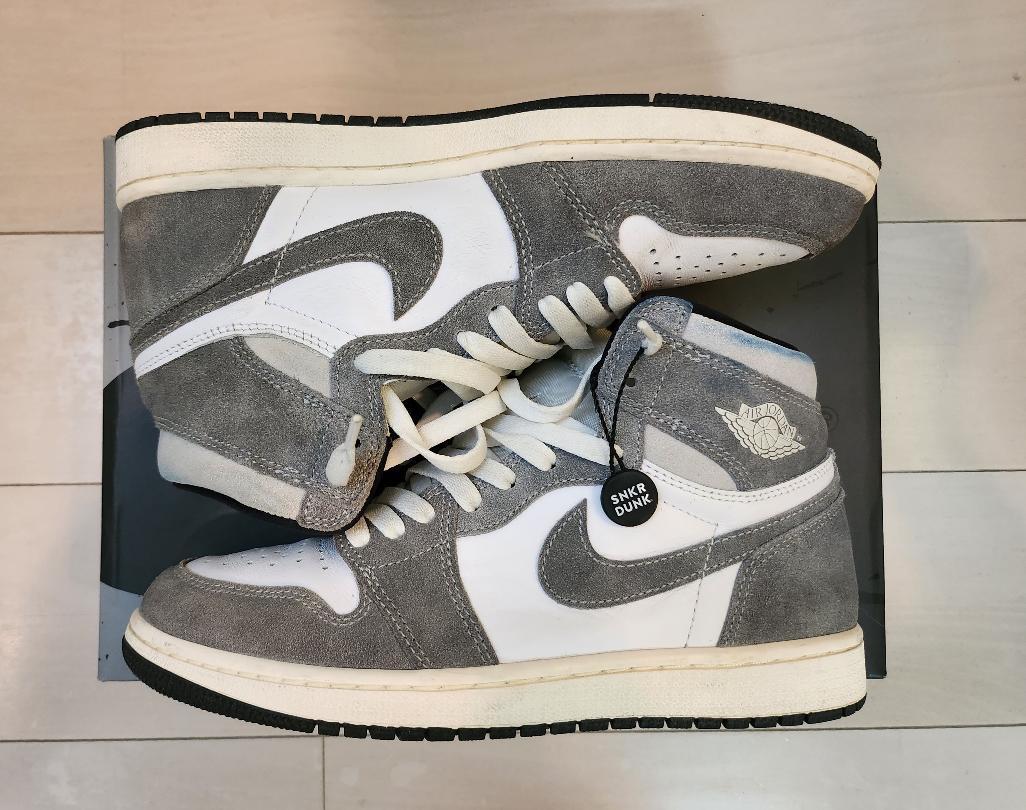 Nike Air Jordan 1 Retro High OG "Black and Smoke Grey"