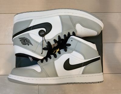 Nike Air Jordan 1 Mid "Light Smoke Grey/White/Black"