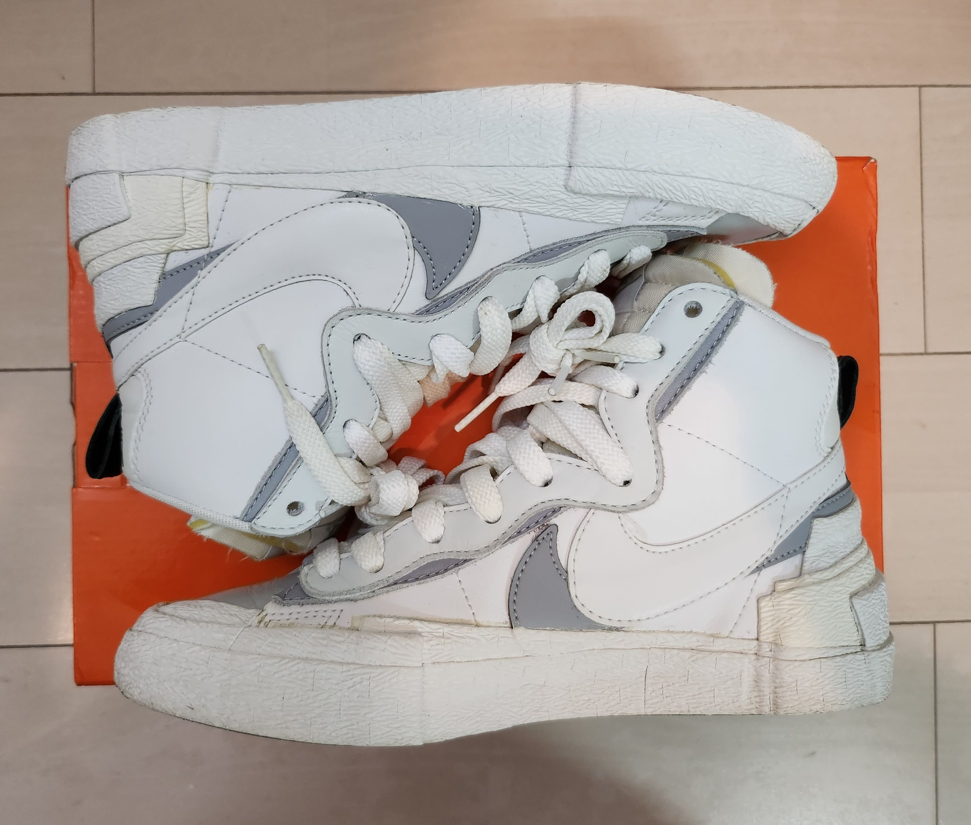 sacai × NIKE BLAZER MID "WHITE/WOLF GREY"