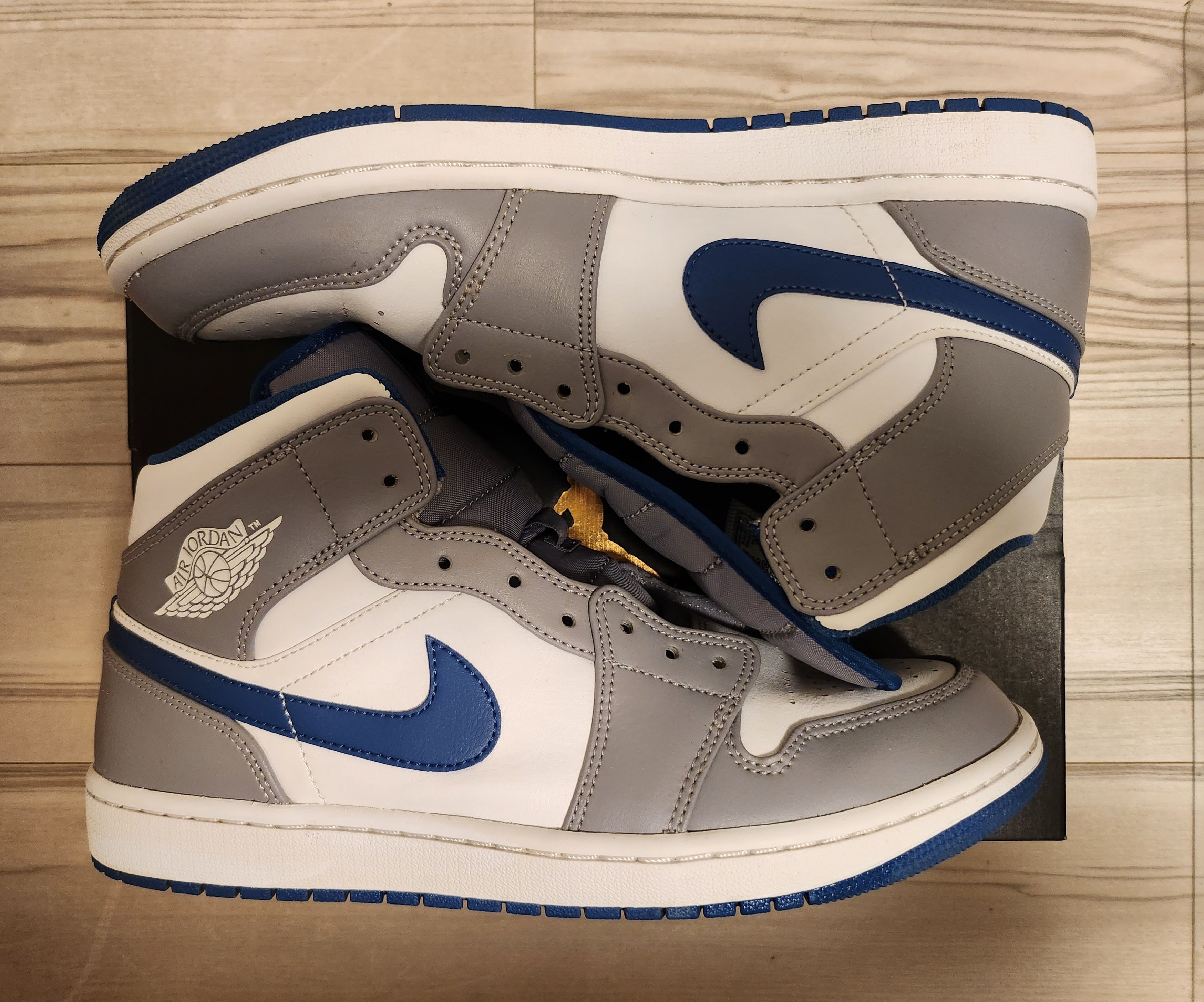 Nike Air Jordan 1 Mid "True Blue"