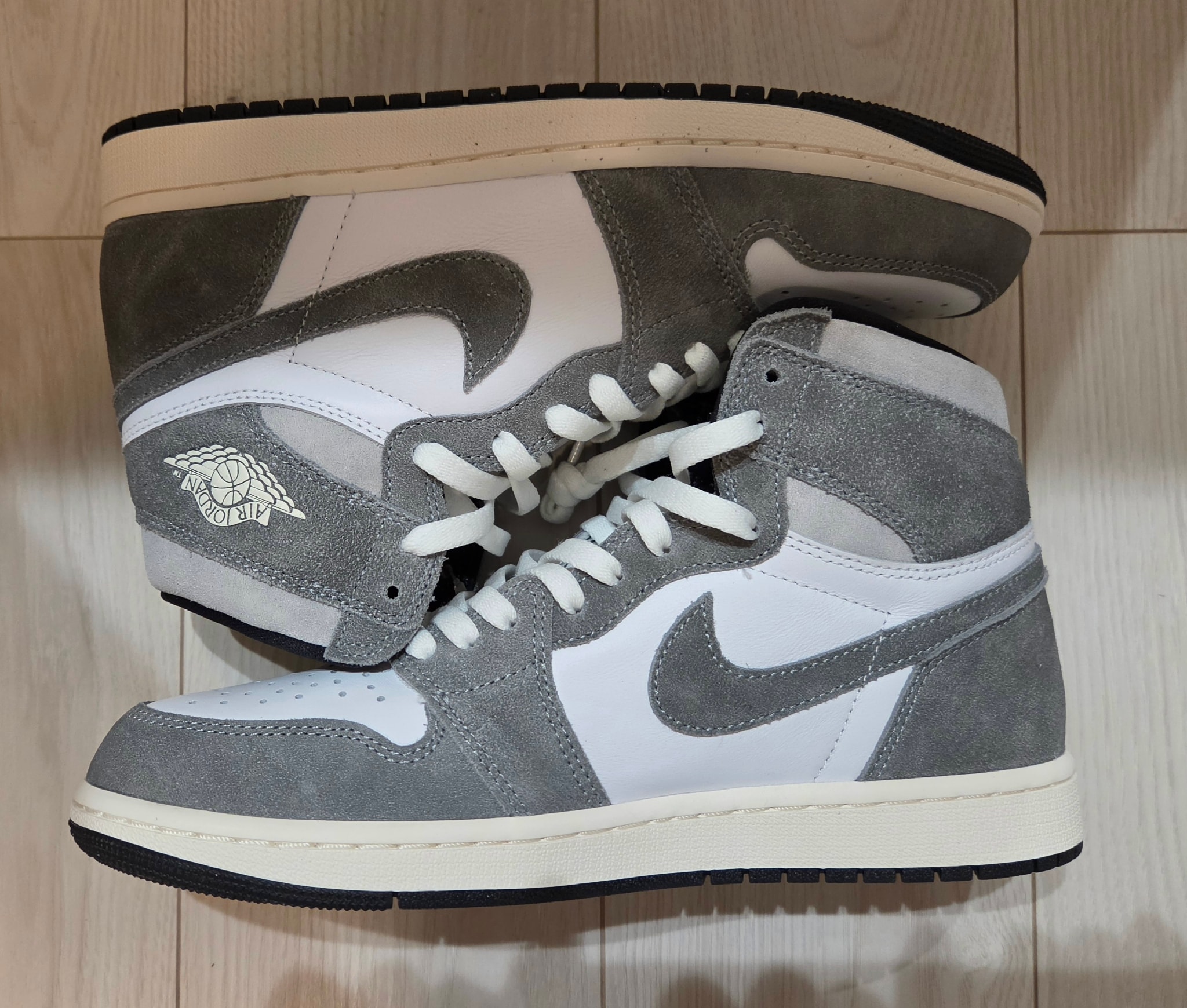 Nike Air Jordan 1 Retro High OG "Black and Smoke Grey"