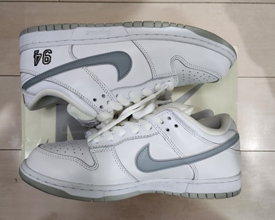 Supreme × Nike SB Dunk Low "White/Metallic Silver" (25FW Week2)