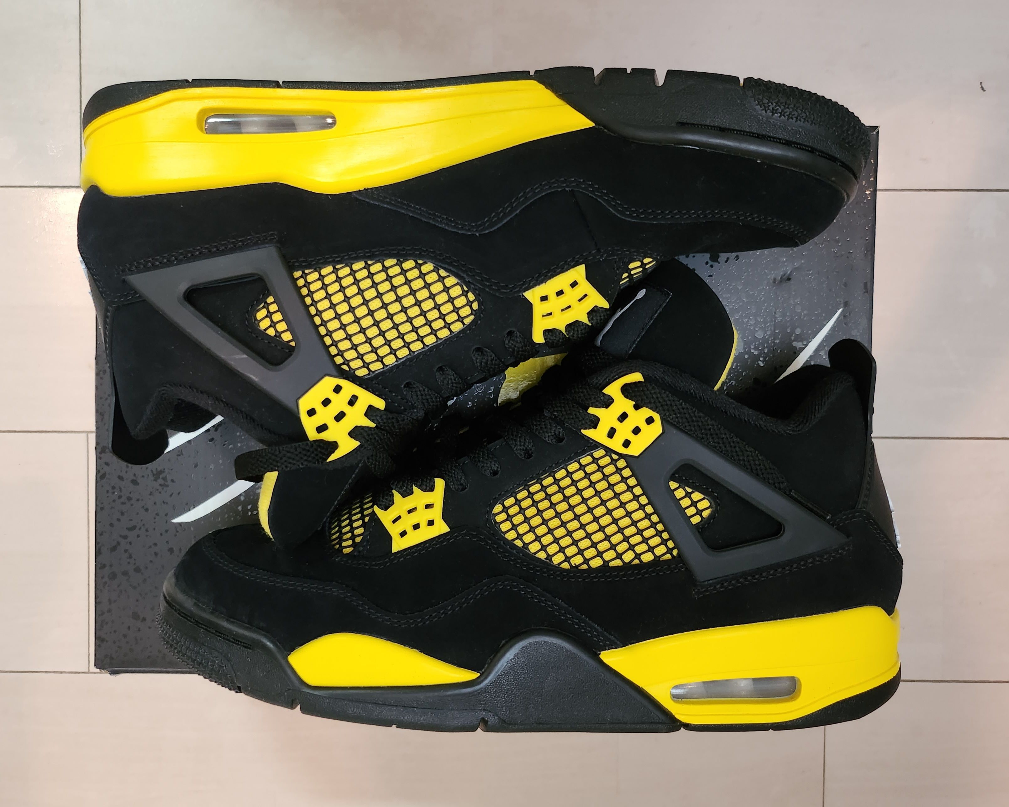 Nike Air Jordan 4 Retro "Thunder"(2023)