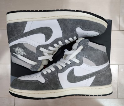 Nike Air Jordan 1 Retro High OG "Black and Smoke Grey"