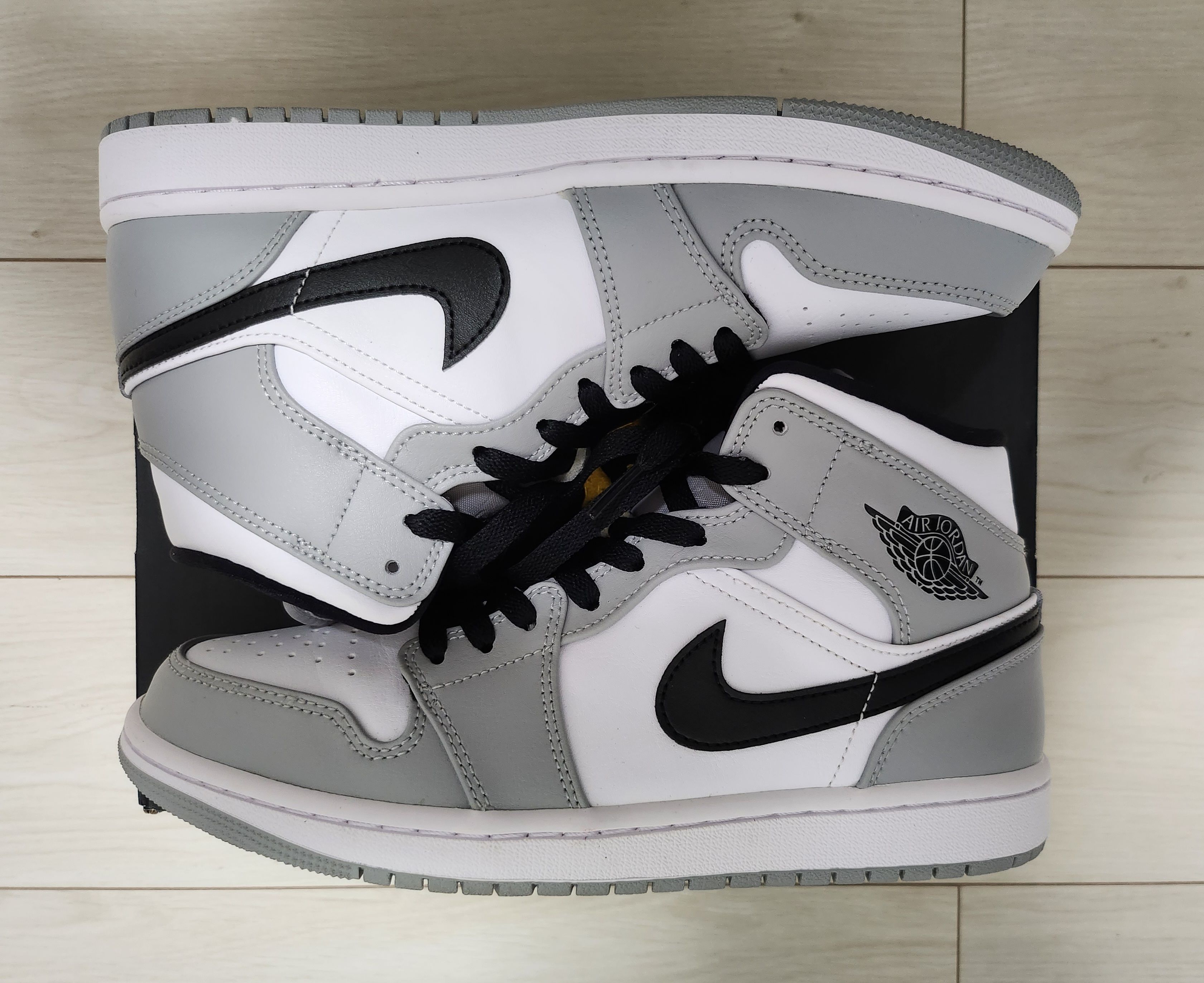 Nike Air Jordan 1 Mid "Light Smoke Grey/White/Black"