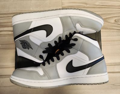 Nike Air Jordan 1 Mid "Light Smoke Grey/White/Black"