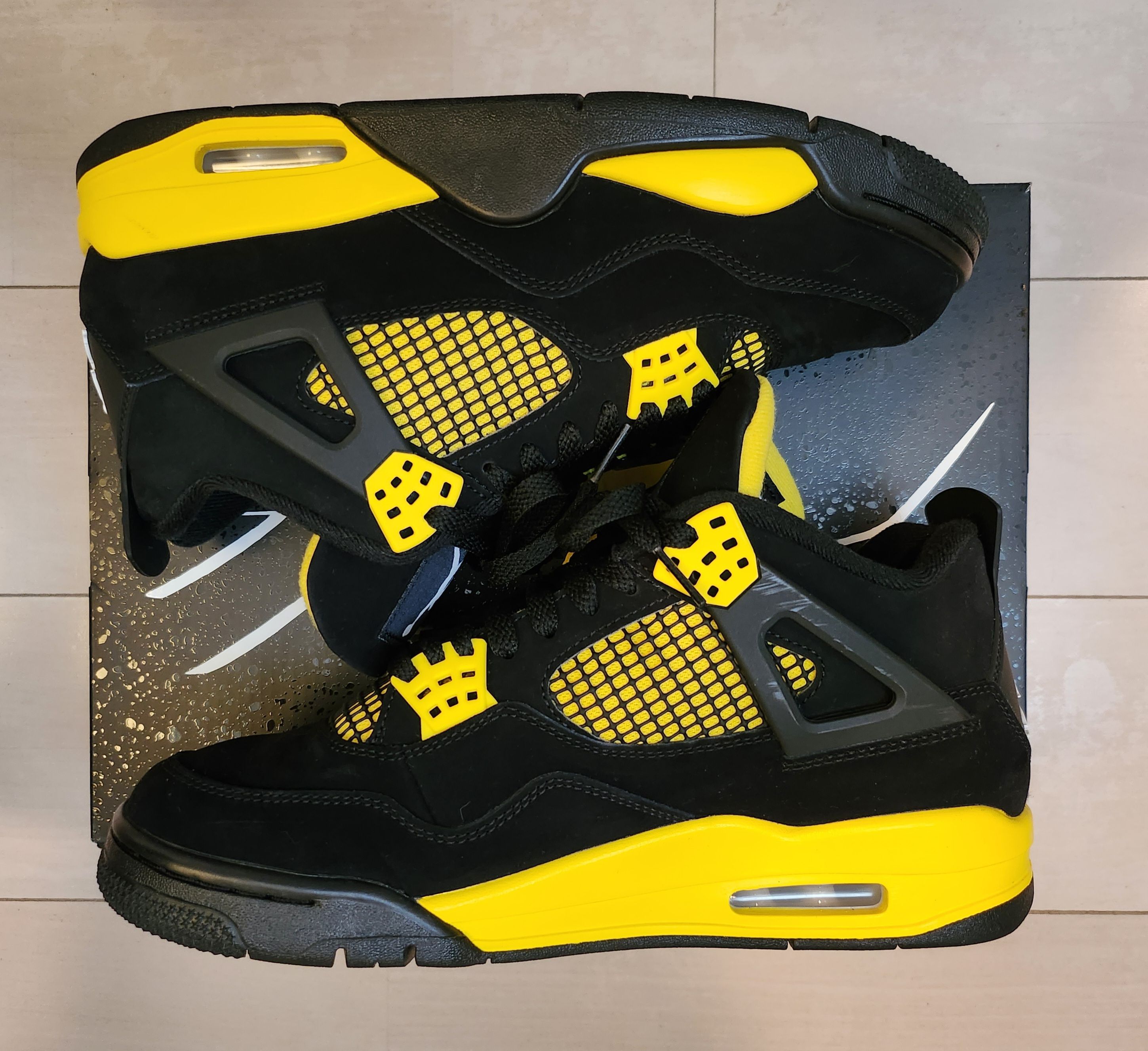 Nike Air Jordan 4 Retro "Thunder"(2023)