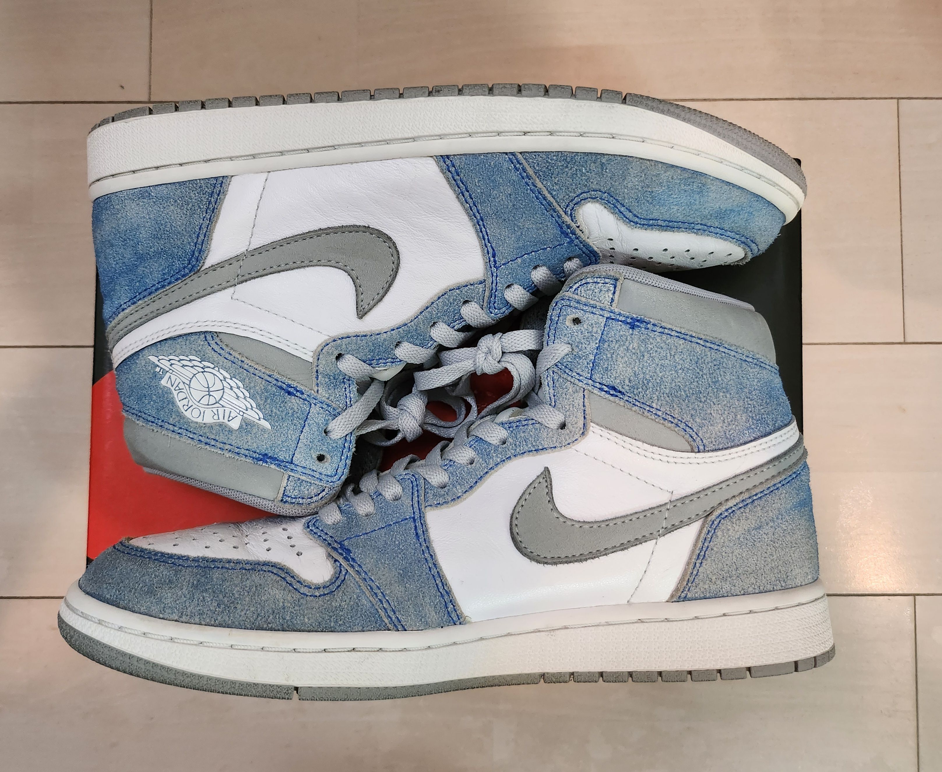 Nike Air Jordan 1 High OG "Hyper Royal"