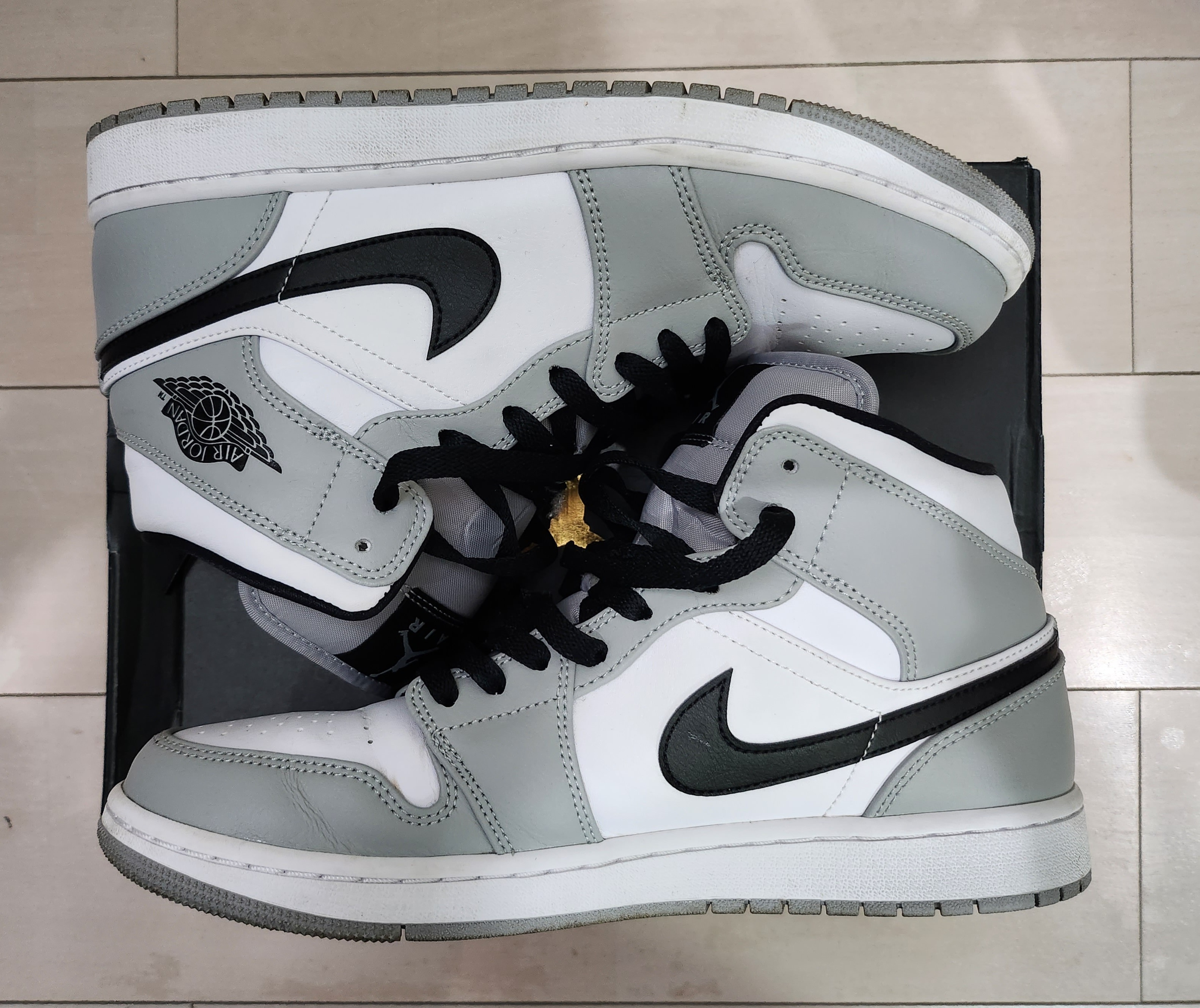 Nike Air Jordan 1 Mid "Light Smoke Grey/White/Black"