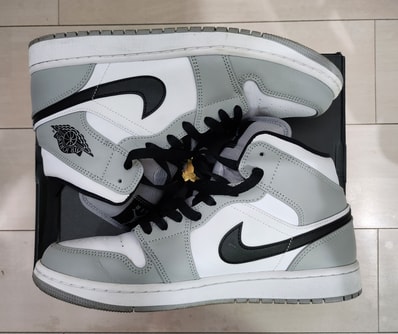 Nike Air Jordan 1 Mid "Light Smoke Grey/White/Black"