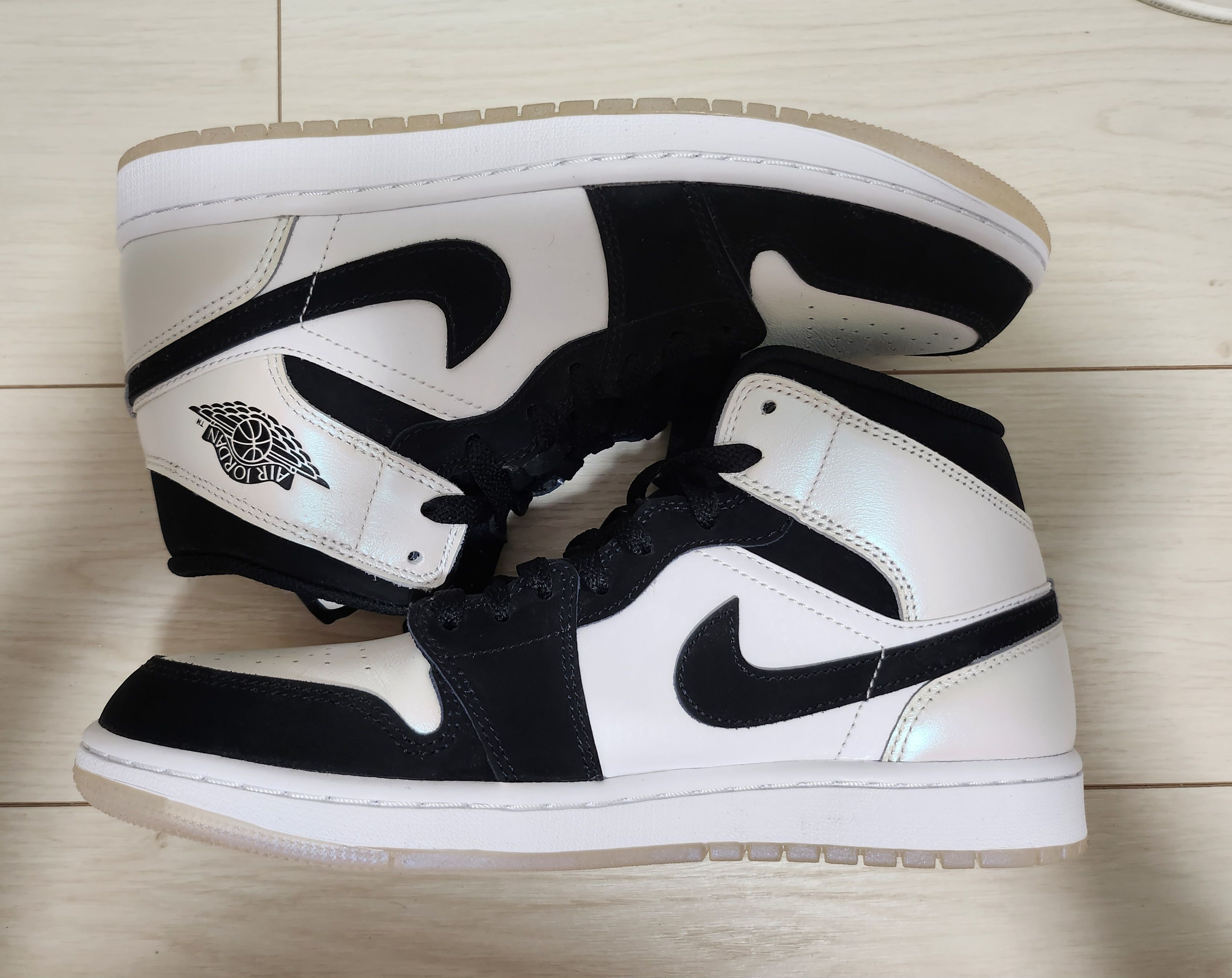 Nike Air Jordan 1 Mid "Omega/Black/White"
