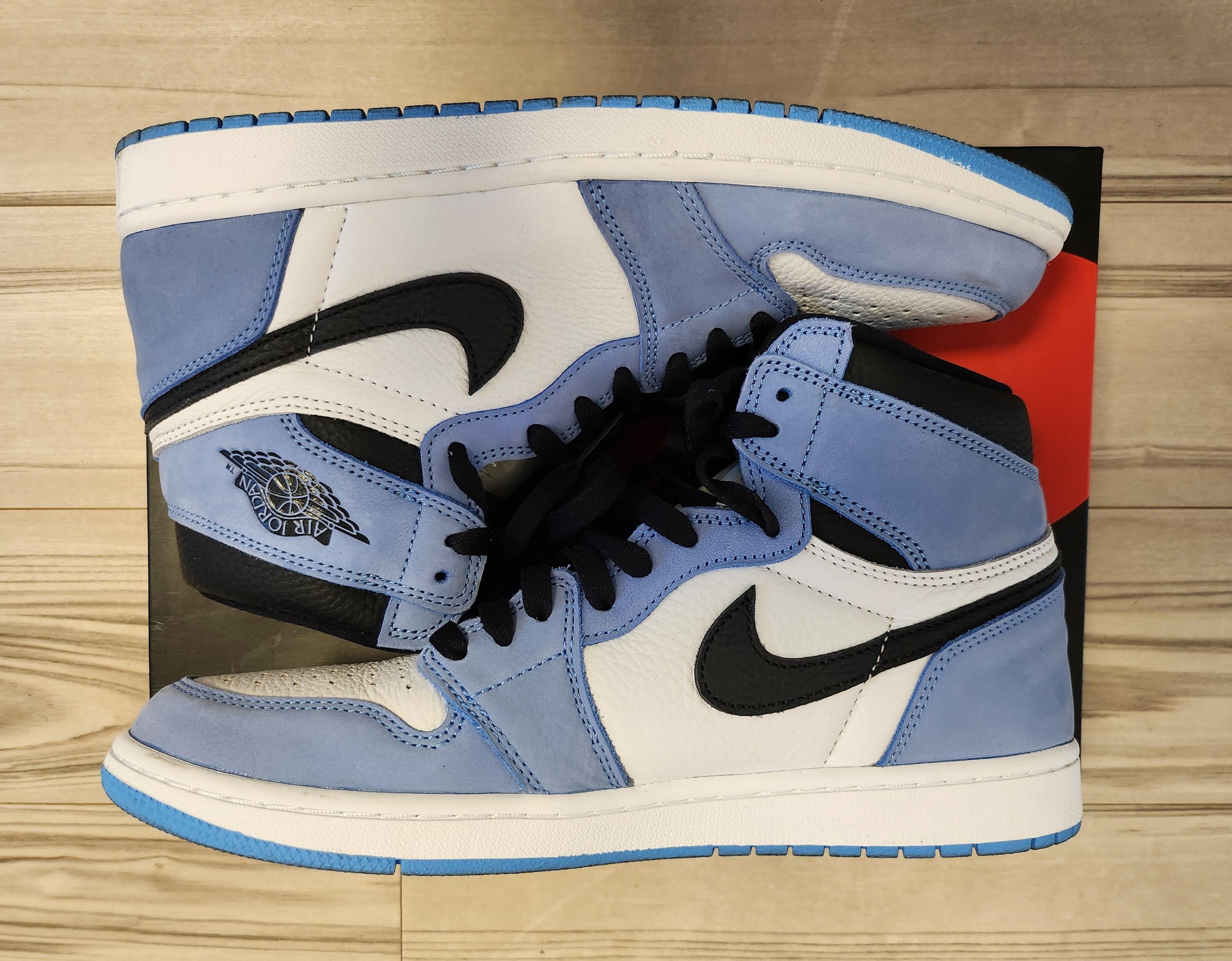 Nike Air Jordan 1 High OG "University Blue"