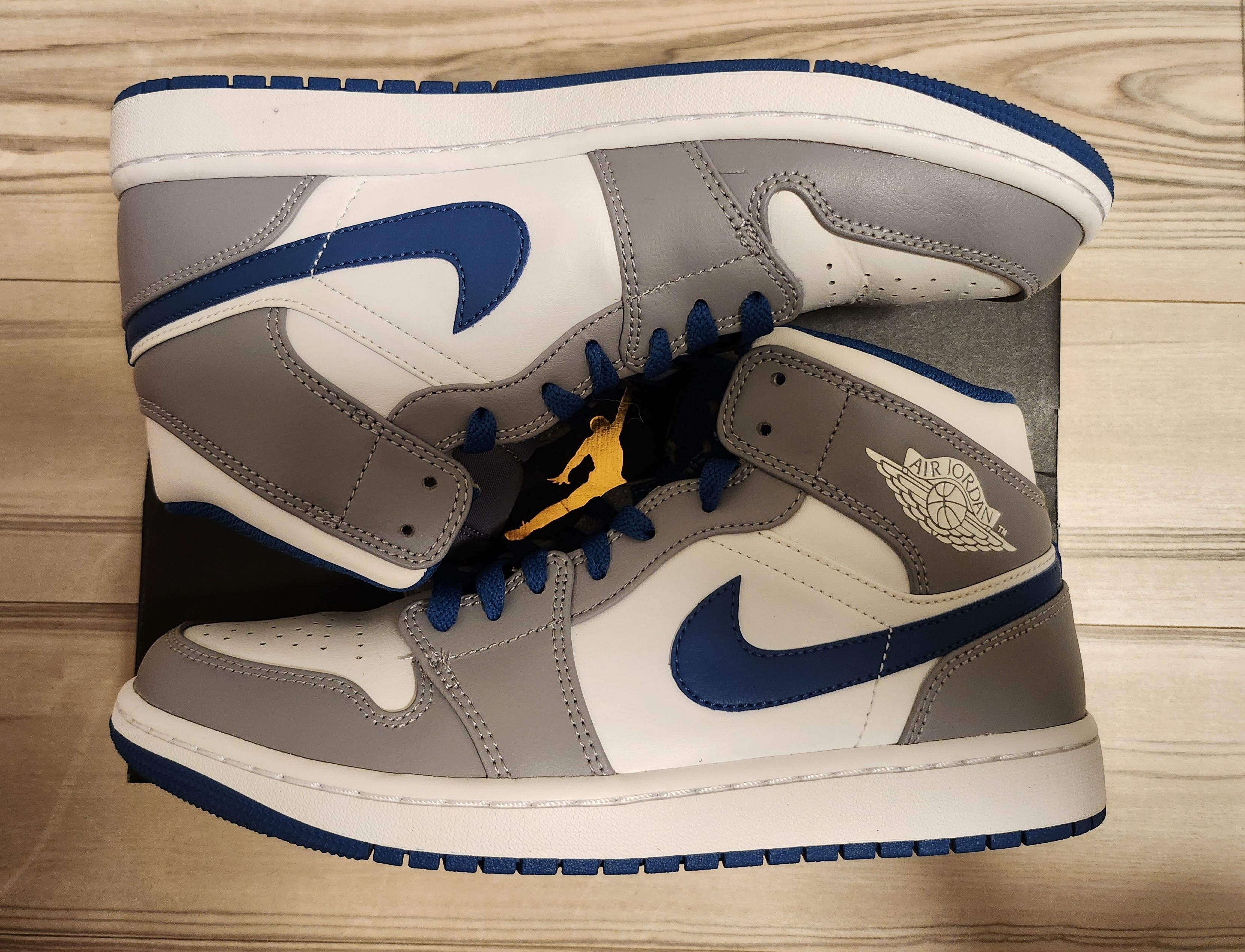 Nike Air Jordan 1 Mid "True Blue"