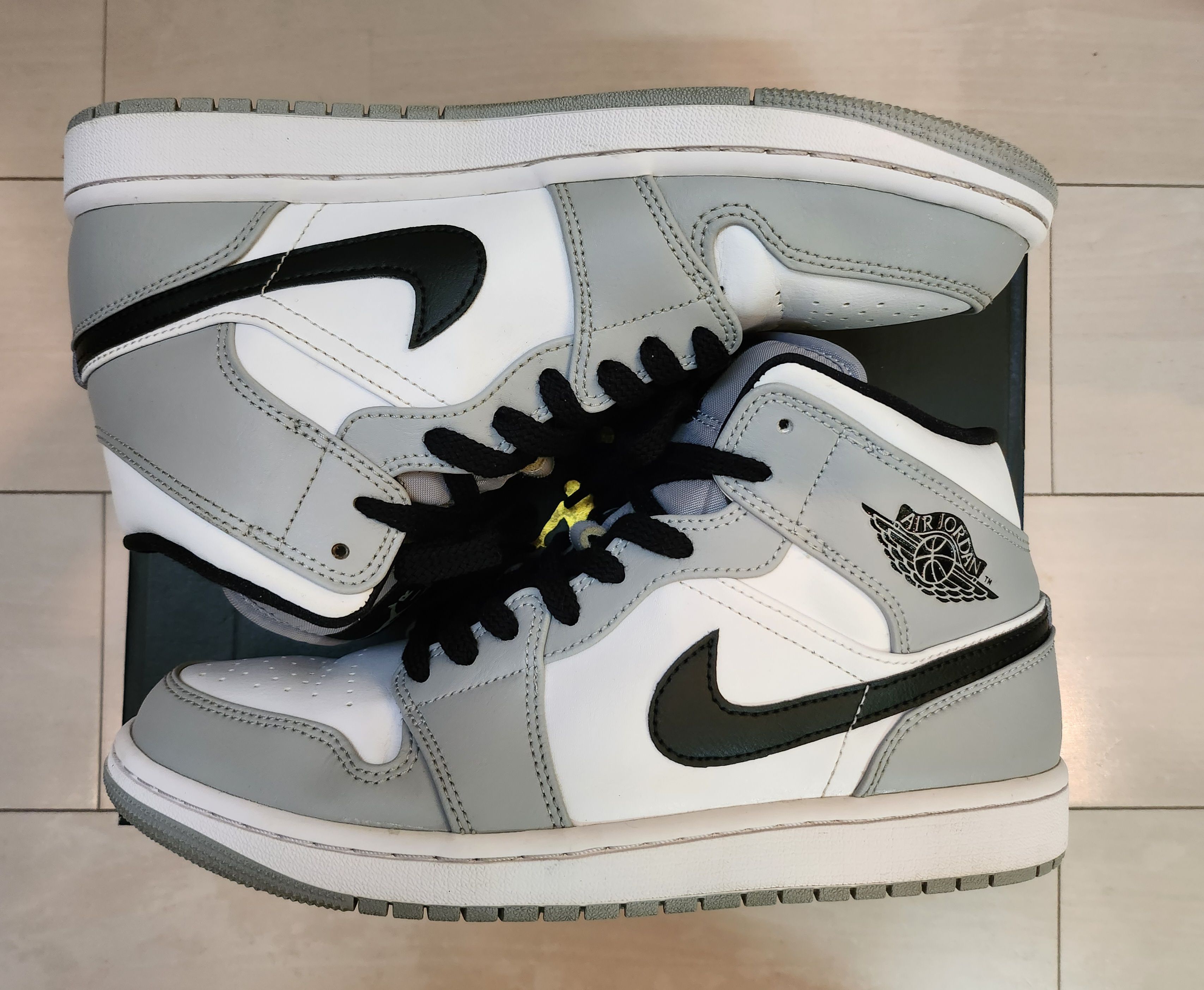 Nike Air Jordan 1 Mid "Light Smoke Grey/White/Black"